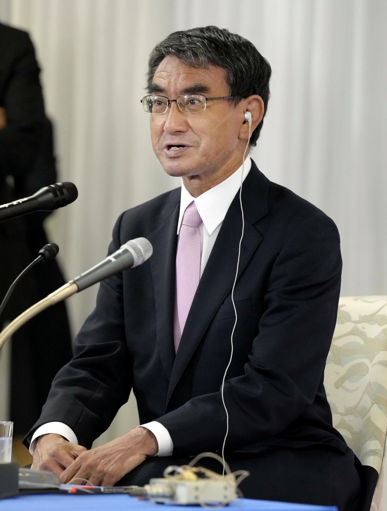 インタビューに答える自民党の河野広報本部長（共同）