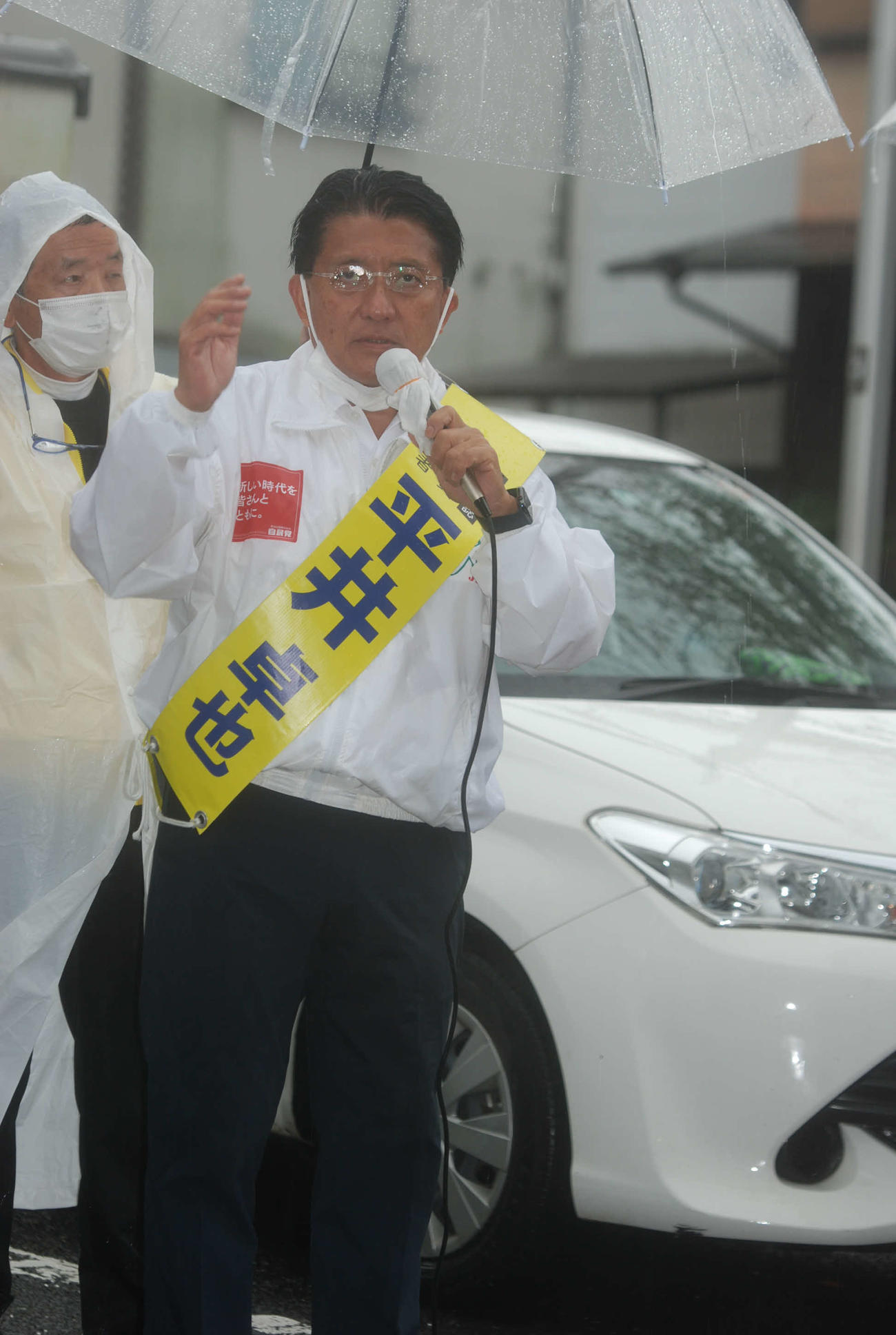 高松市内で街頭演説する自民前職、平井卓也氏（2021年10月25日撮影）
