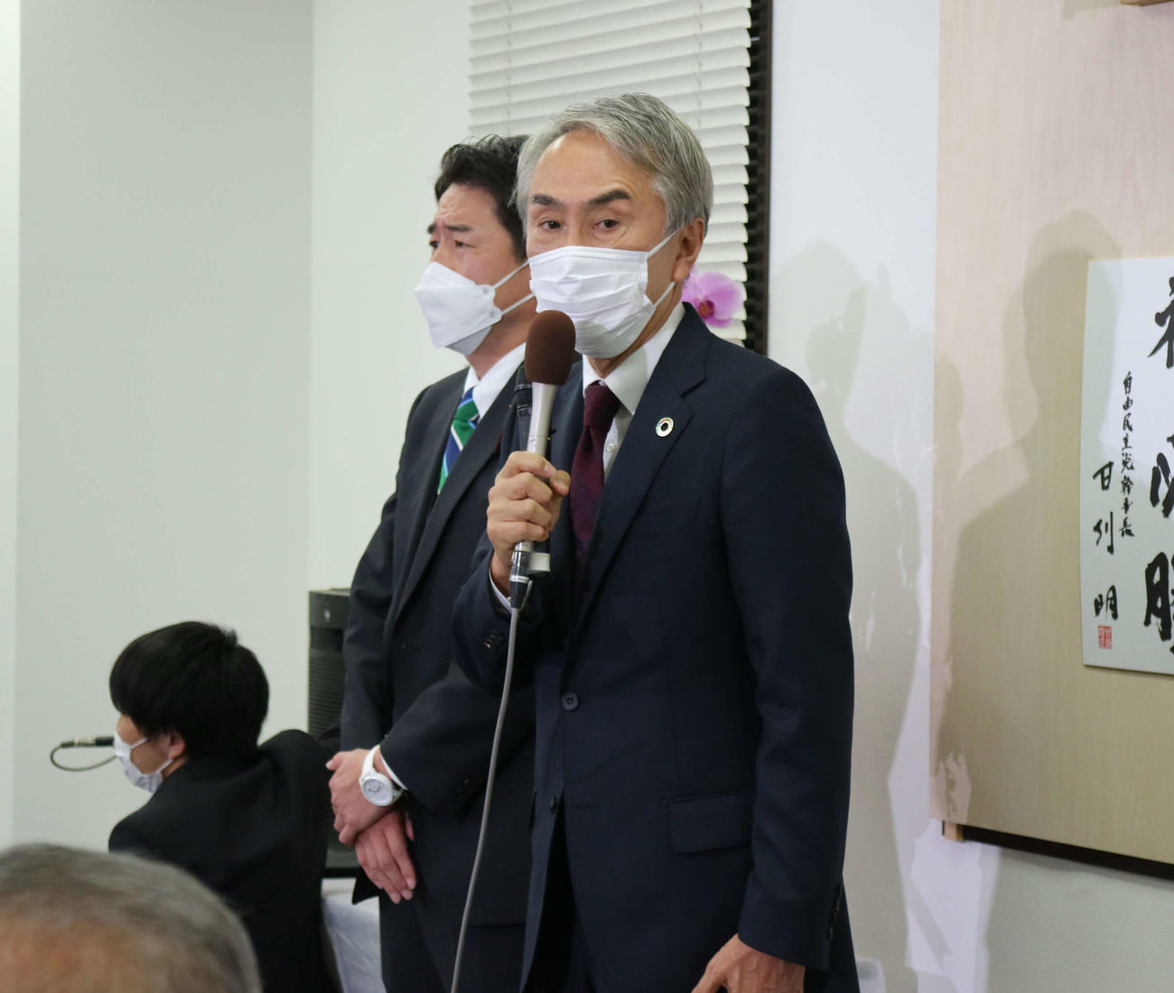 衆院選東京8区での敗北が確実になり、敗戦の弁を述べる石原伸晃氏（撮影・小林千穂）