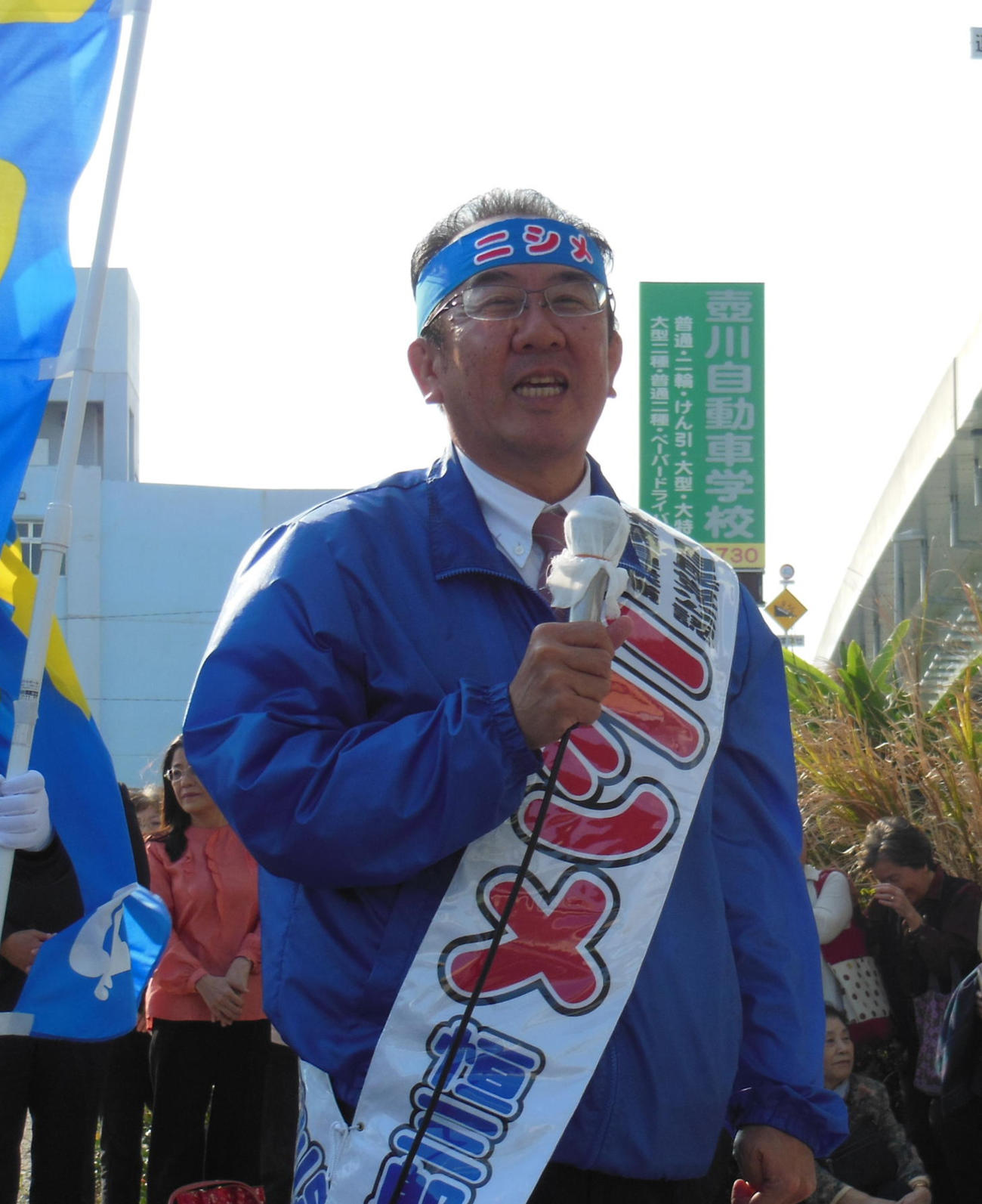 西銘恒三郎沖縄・北方担当相兼復興相（2014年12月9日撮影）