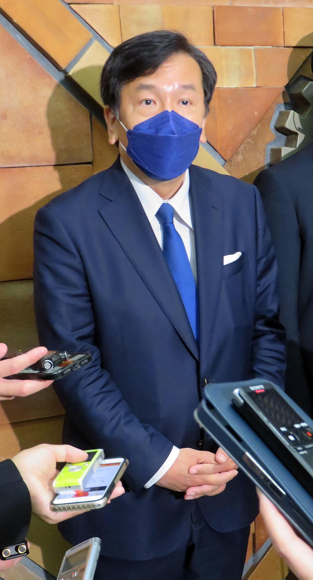 連合本部を表敬訪問後に取材に応じる立憲民主党の枝野幸男代表（撮影・鎌田直秀）