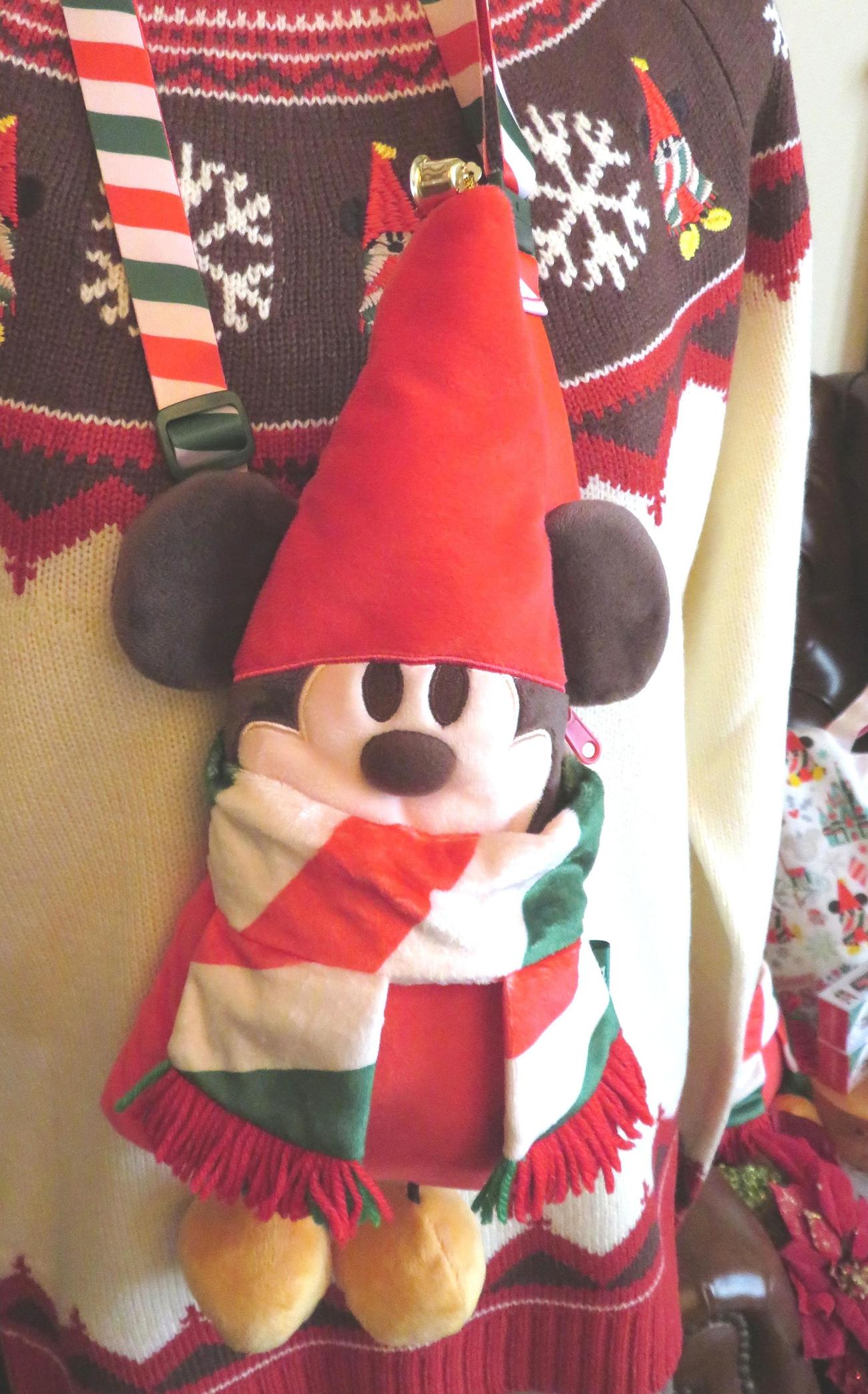新しいキャラクター、クリスマスの妖精リルリンリンのショルダーバッグ（撮影・寺沢卓）