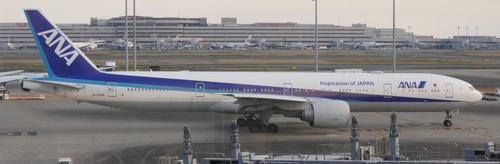 小室圭さん、眞子さんを乗せた飛行機（撮影・鈴木みどり）