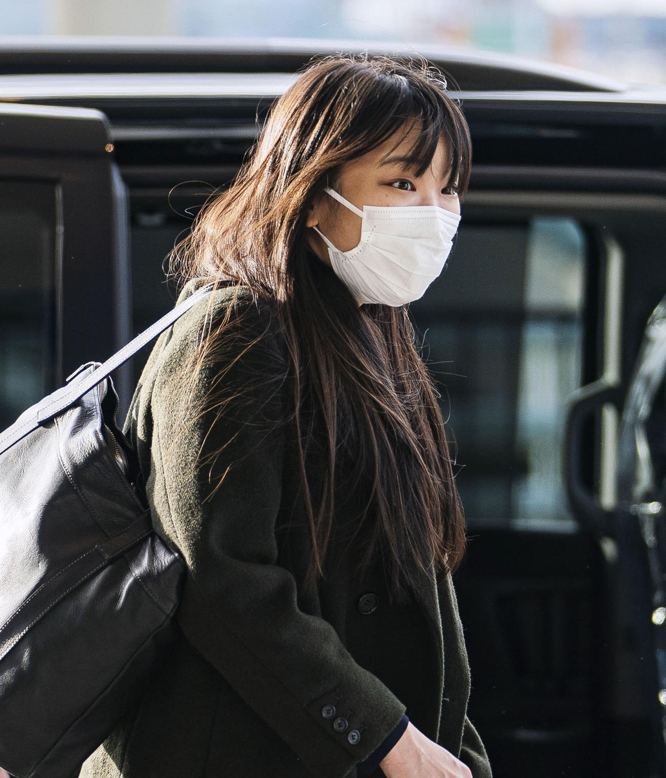 米ニューヨークのケネディ国際空港に到着した秋篠宮ご夫妻の長女眞子さん（共同）