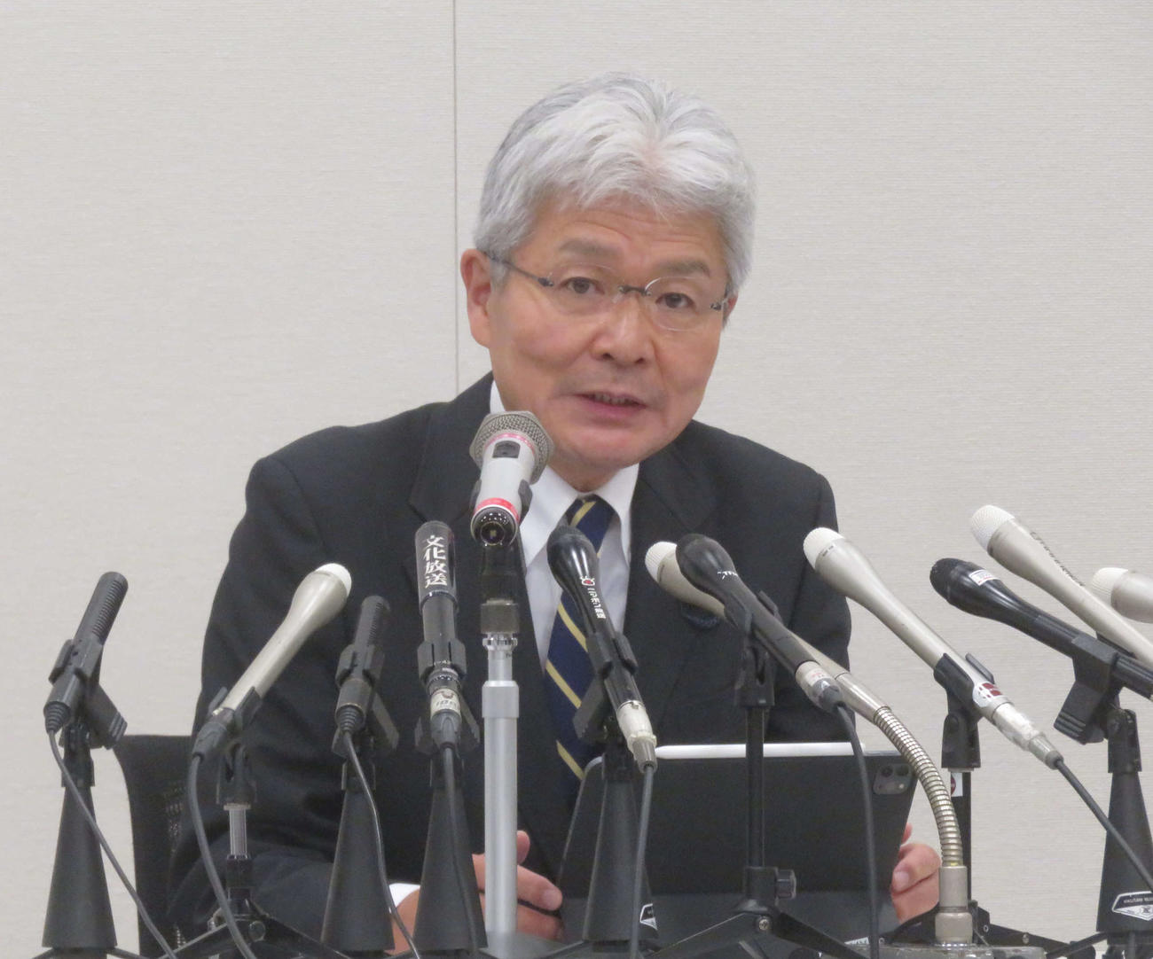 逢坂誠二元首相補佐官が代表選への出馬を表明し、会見を行った（撮影・大上悟）