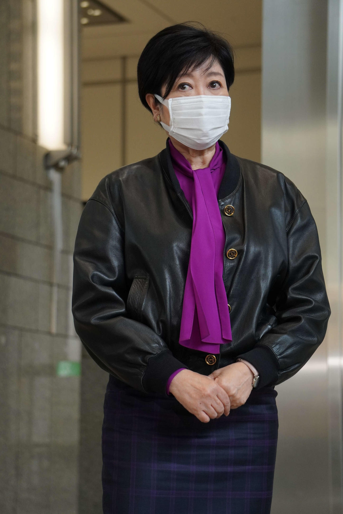 約4週間ぶりに登庁した小池百合子都知事（撮影・沢田直人）
