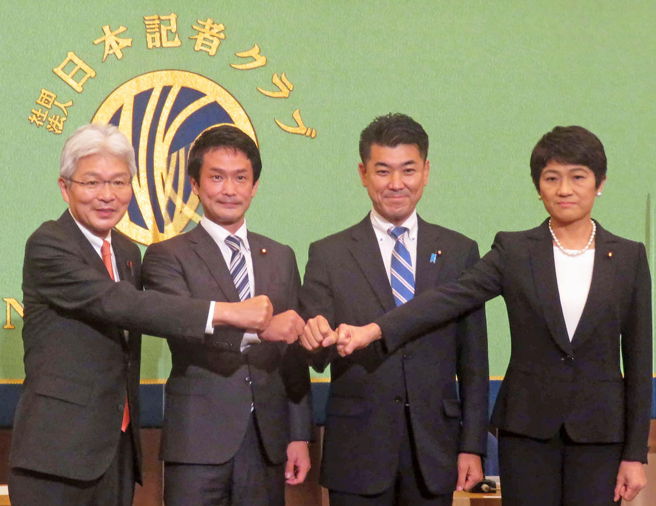 立憲民主党代表選で右から西村智奈美、泉健太、小川淳也、逢坂誠二の4候補が日本記者クラブで討論会を行った（撮影・大上悟）