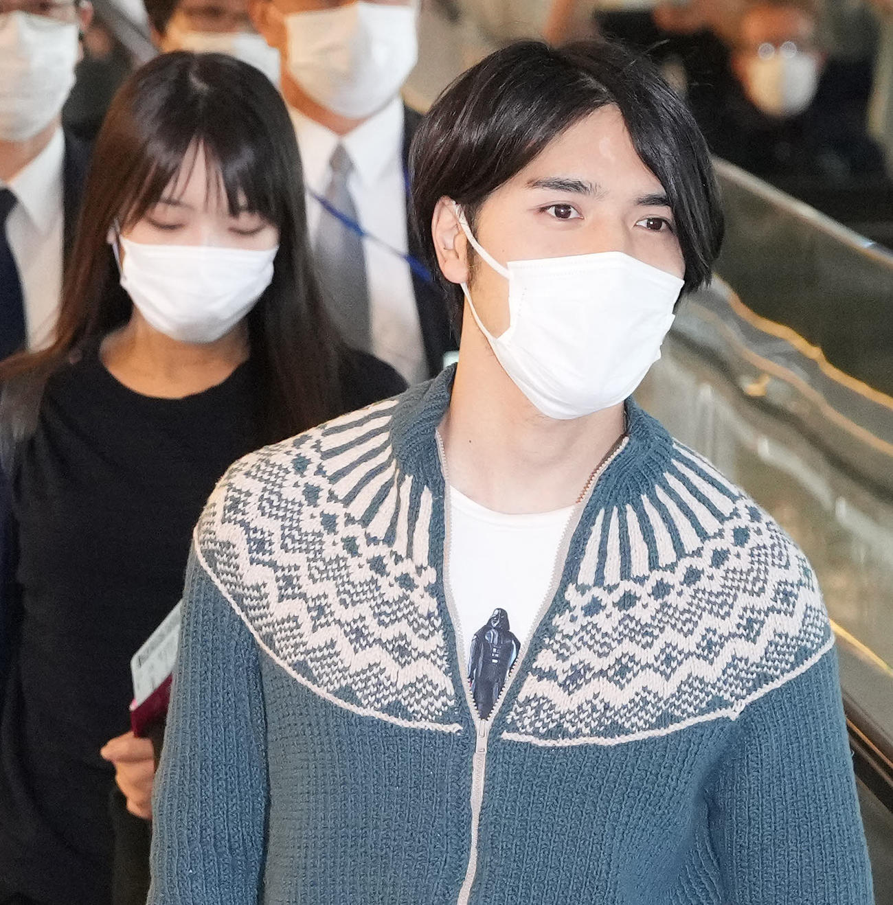 小室圭さん（右）。眞子さん（2021年11月14日撮影）
