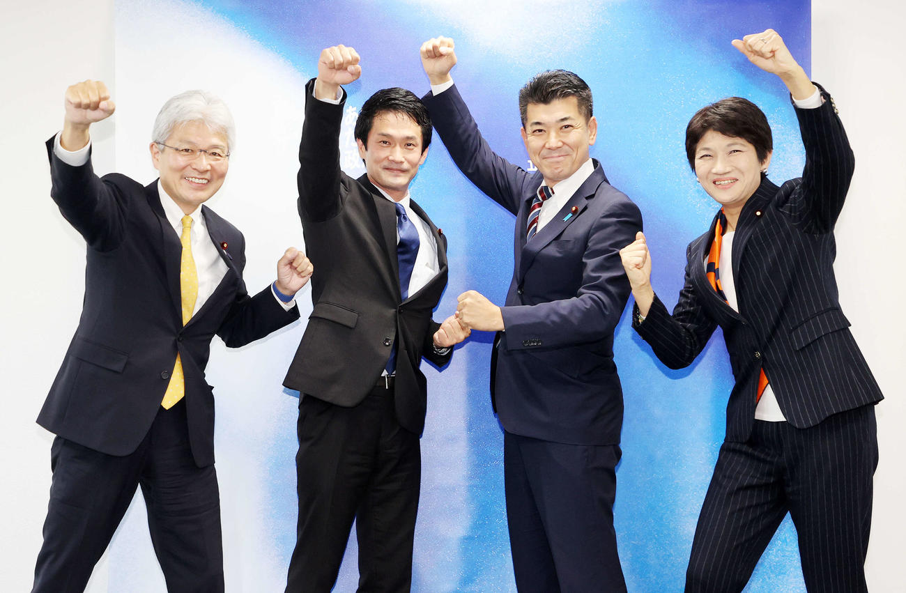 立憲民主党代表選挙候補者、左から逢坂誠二氏、小川淳也氏、泉健太氏、西村智奈美氏（2021年11月25日撮影）