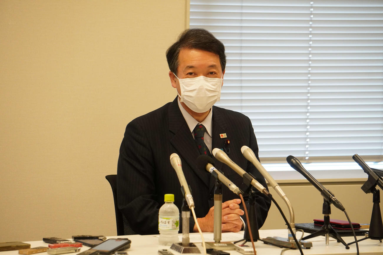 10月の衆院選で裏金要求があったと会見を開いた自民党の泉田裕彦衆院議員（撮影・沢田直人）