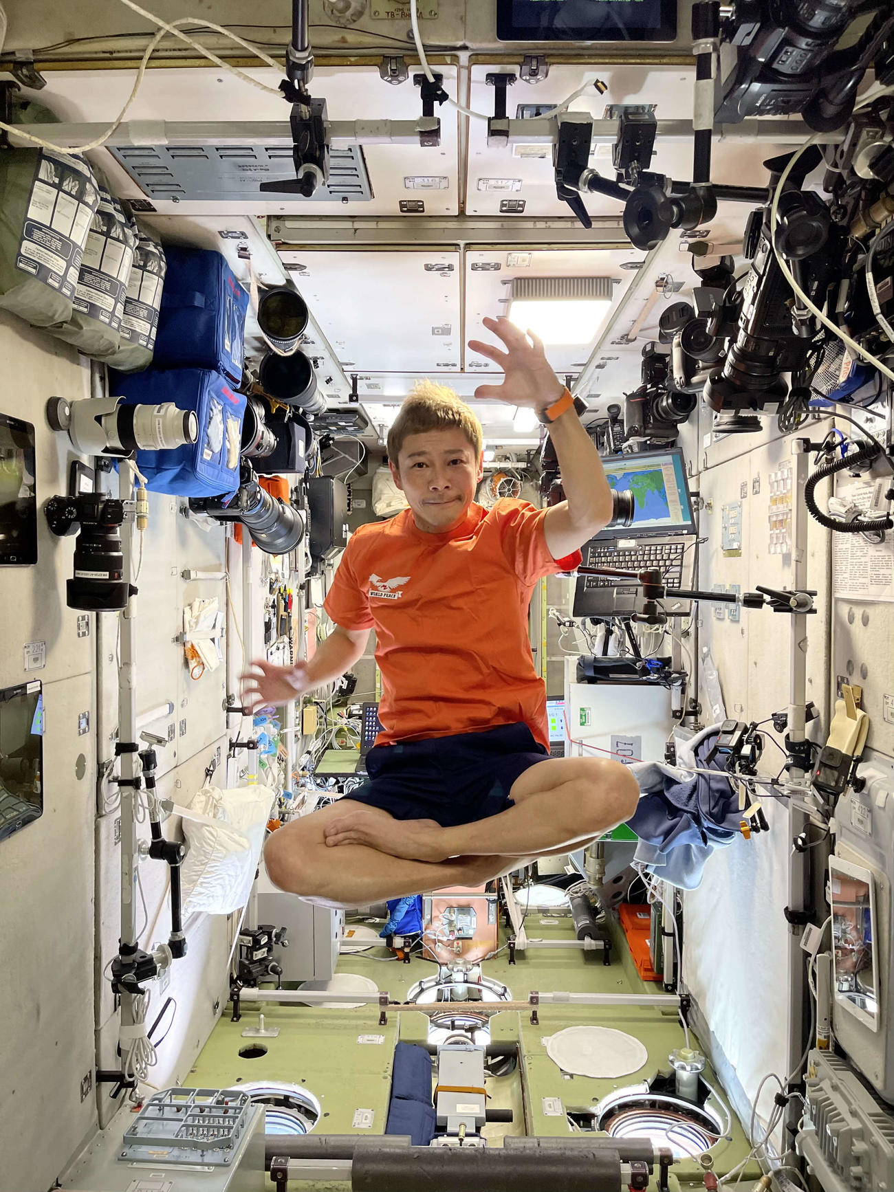 日本時間9日午後9時33分に「宇宙なう」と宇宙から初ツイートした前澤友作氏【前澤友作Twitterアカウントより】