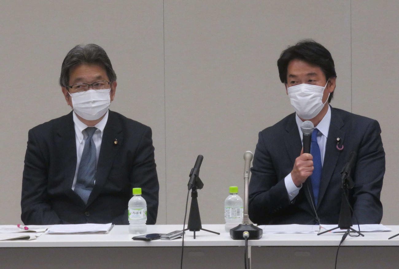 立憲民主党の小西洋之（右）と杉尾秀哉の両参院議員が虚偽のネット投稿訴訟で会見を行った（撮影・大上悟）