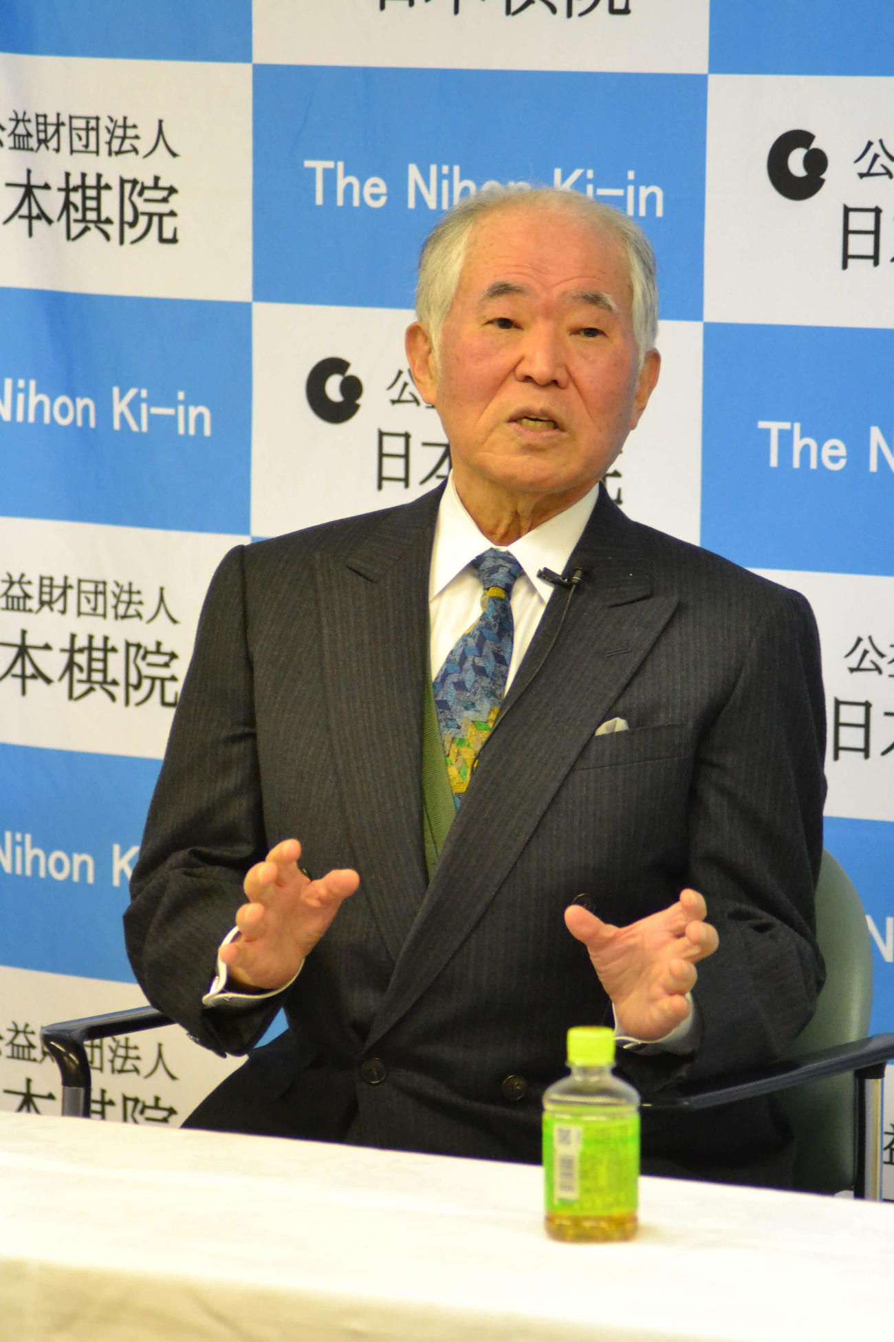引退会見を行った大竹英雄名誉碁聖