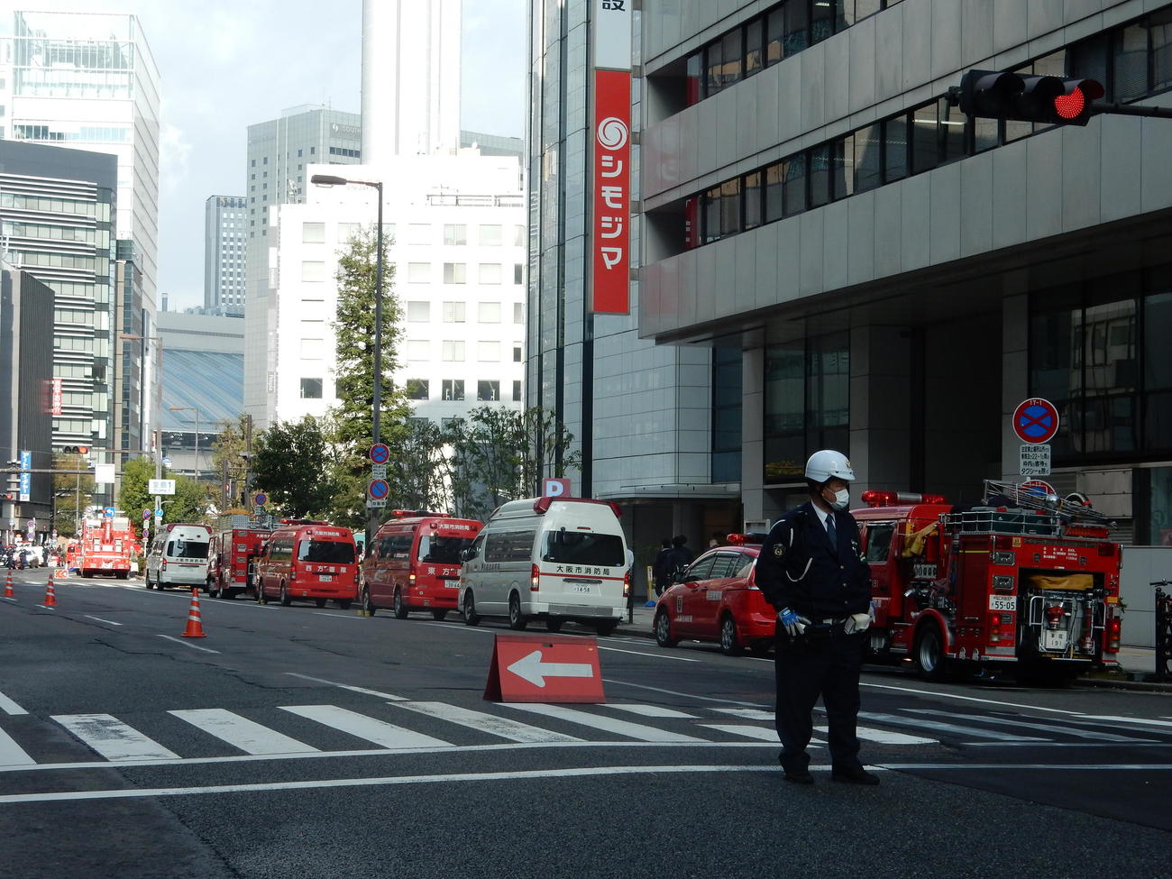 消防車、救急車など緊急車両がずらりと並んでいた（撮影・村上久美子）
