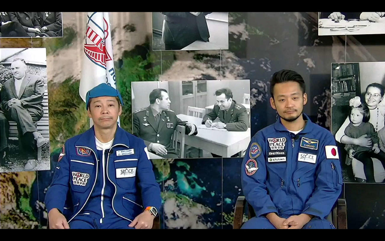 モスクワで会見を開いた前澤友作氏（左）と平野陽三氏（C）TASS／Roscomos