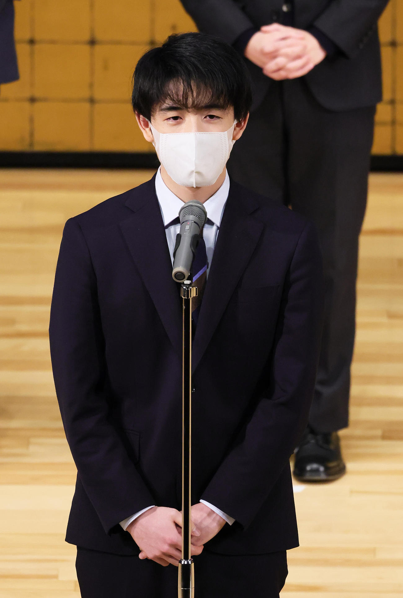 対局を前に意気込みを語る藤井聡太竜王（撮影・足立雅史）