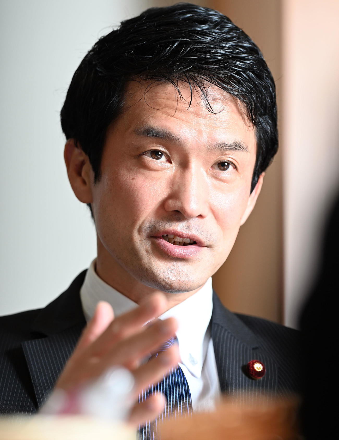 インタビューで心境を語る立憲民主党小川政務調査会長（撮影・たえ見朱実）