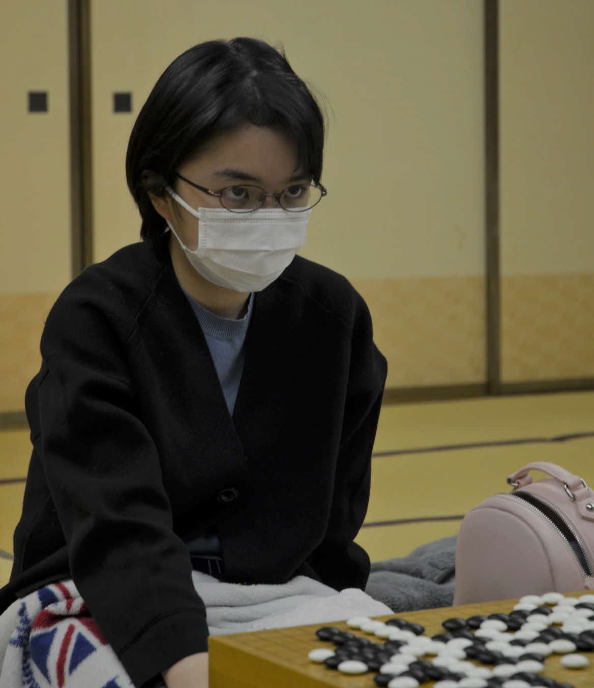 西岡正織三段を下して新人王戦予選を突破した仲邑菫二段（日本棋院提供）