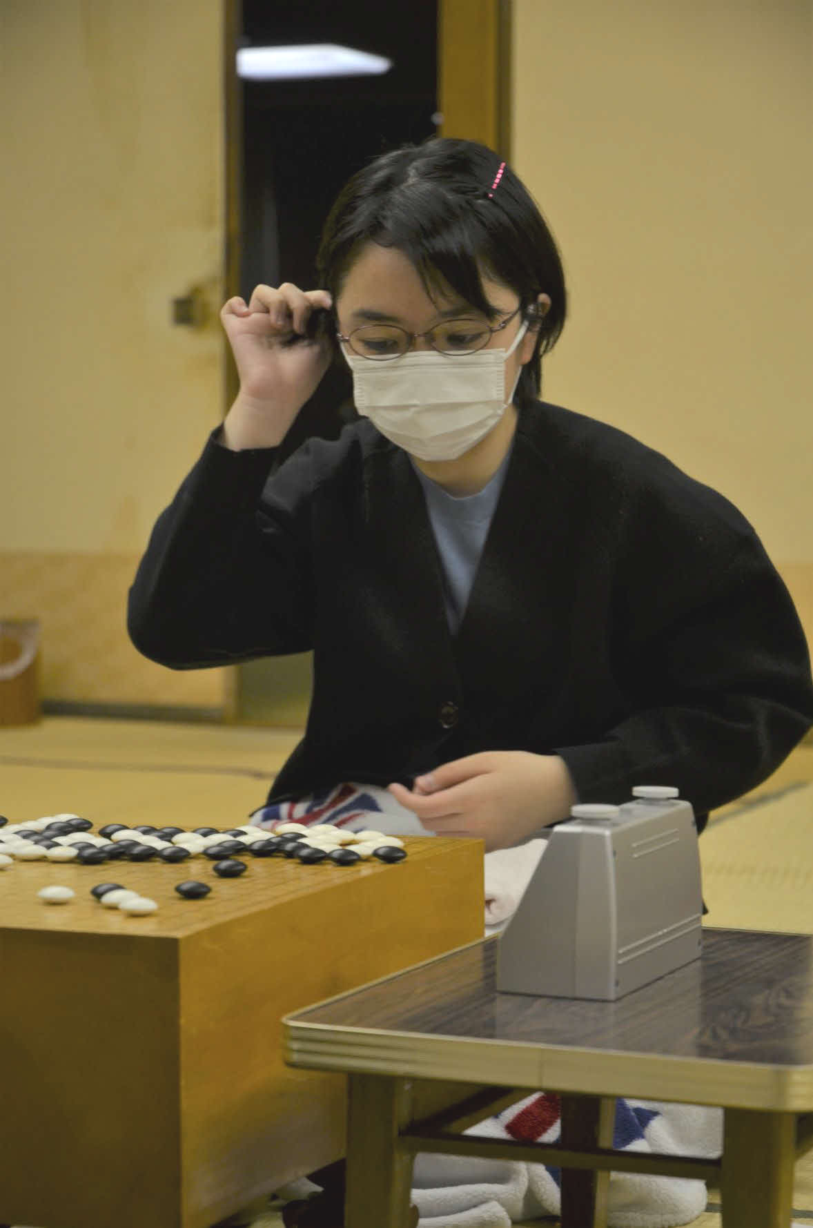 西岡正織三段を下して新人王戦予選を突破した仲邑菫二段（日本棋院提供）