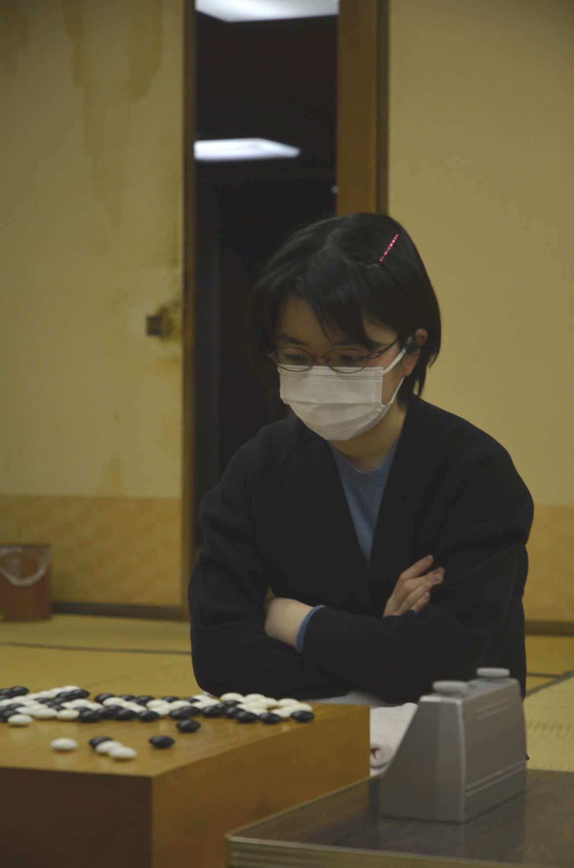 西岡正織三段を下して新人王戦予選を突破した仲邑菫二段（日本棋院提供）