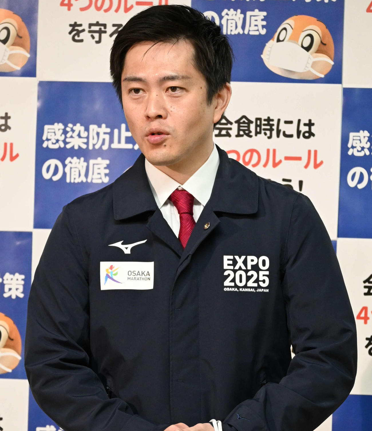 会見する大阪府の吉村洋文知事（撮影・松浦隆司）