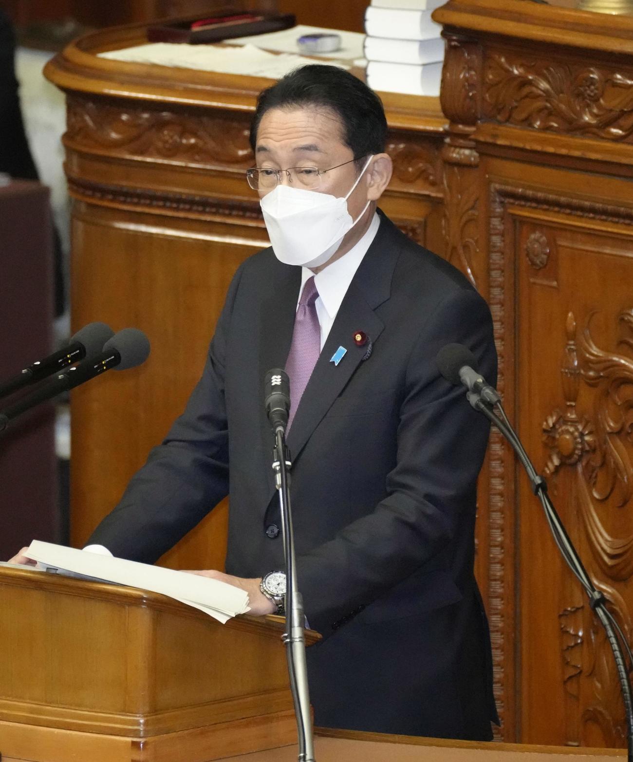 衆院本会議の代表質問で答弁する岸田首相（共同）