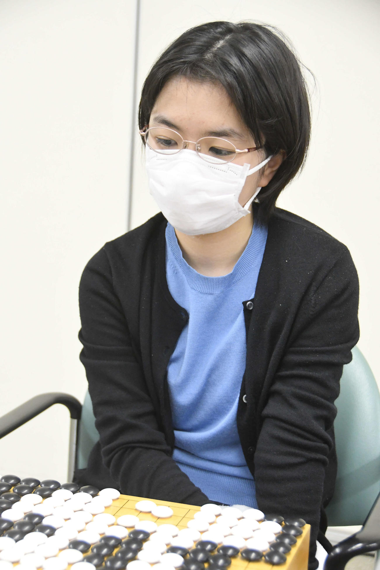 青木喜久代八段を下して本因坊戦予選Bに進出した仲邑菫二段（日本棋院提供）
