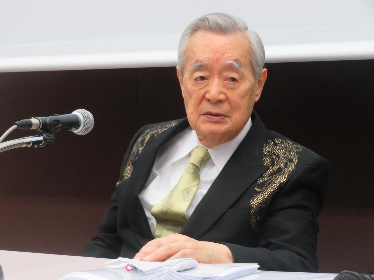 東京国際フォーラムで緊急会見を開いたドクター・中松氏（撮影・村上幸将）