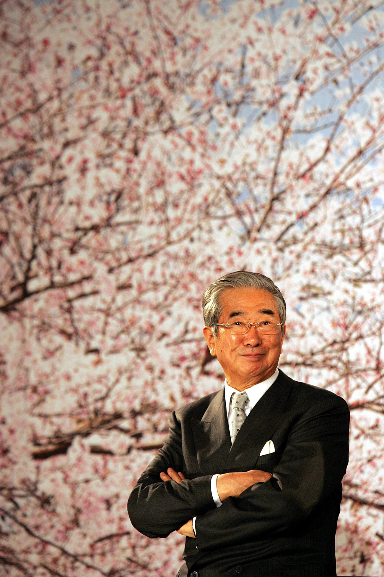 06年4月、映画「俺は、君のためにこそ死ににいく」製作発表会見に出席し、笑顔を見せる石原慎太郎さん