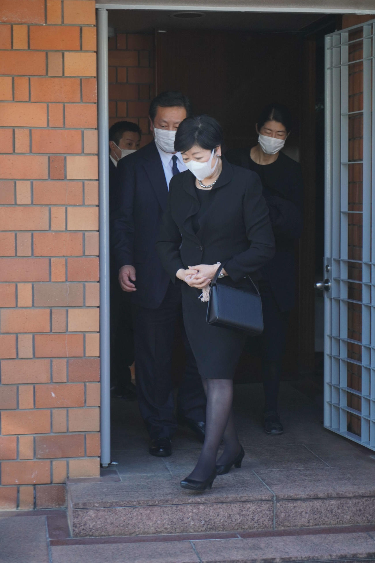 石原慎太郎さんの自宅に弔問に訪れる小池百合子知事（撮影・沢田直人）