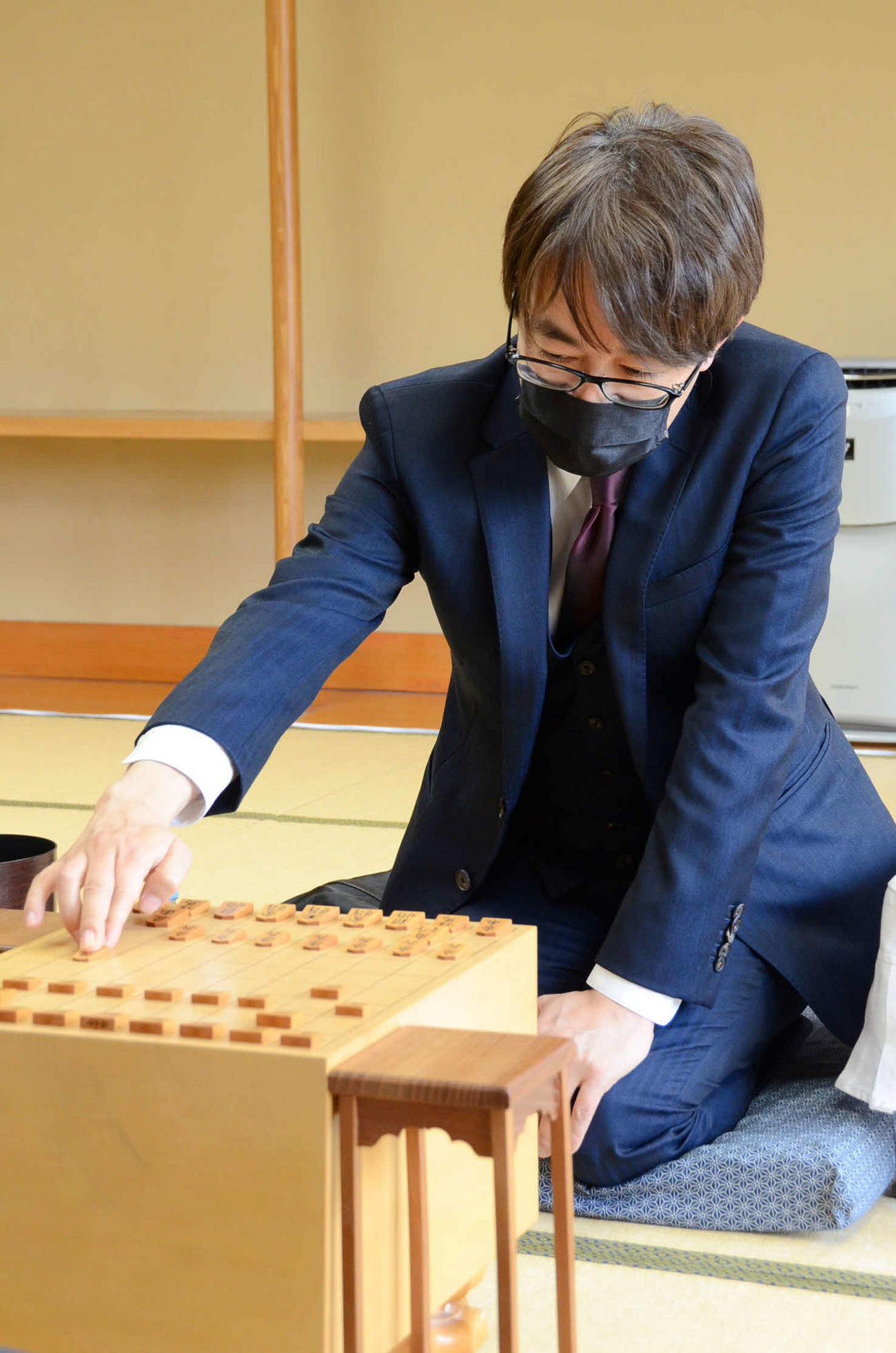 負ければA級陥落という永瀬拓矢王座戦に臨む羽生善治九段（日本将棋連盟提供）