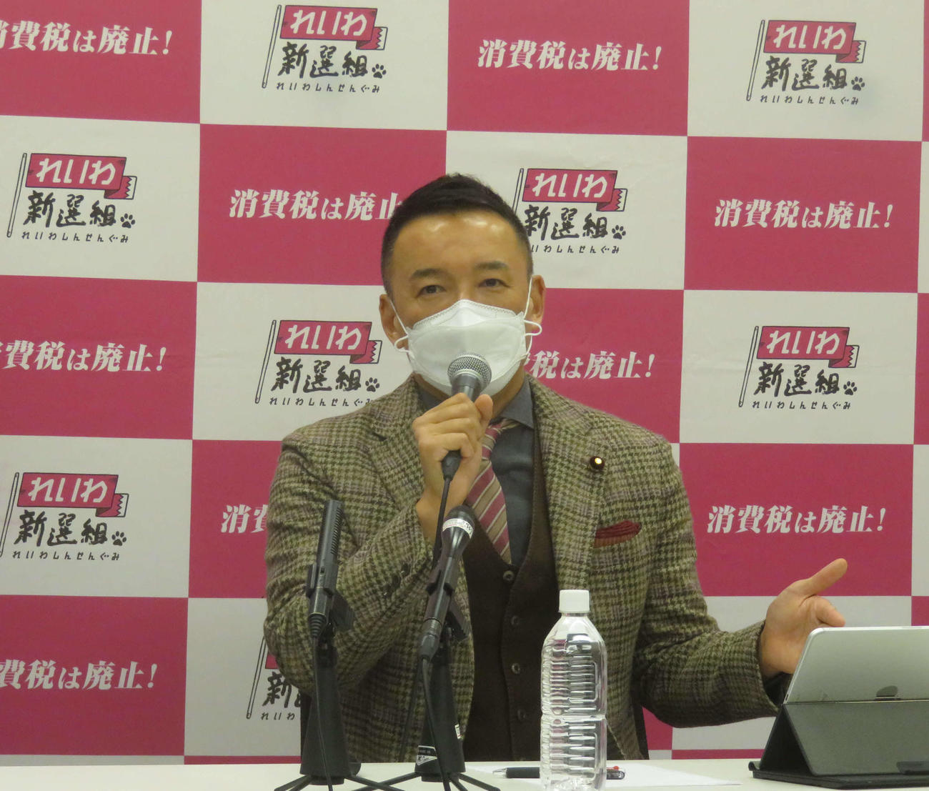 れいわ新選組の山本太郎代表は3年ぶりの国会質疑で新型コロナ対策について政府の「塩対応」を批判した（撮影・大上悟）