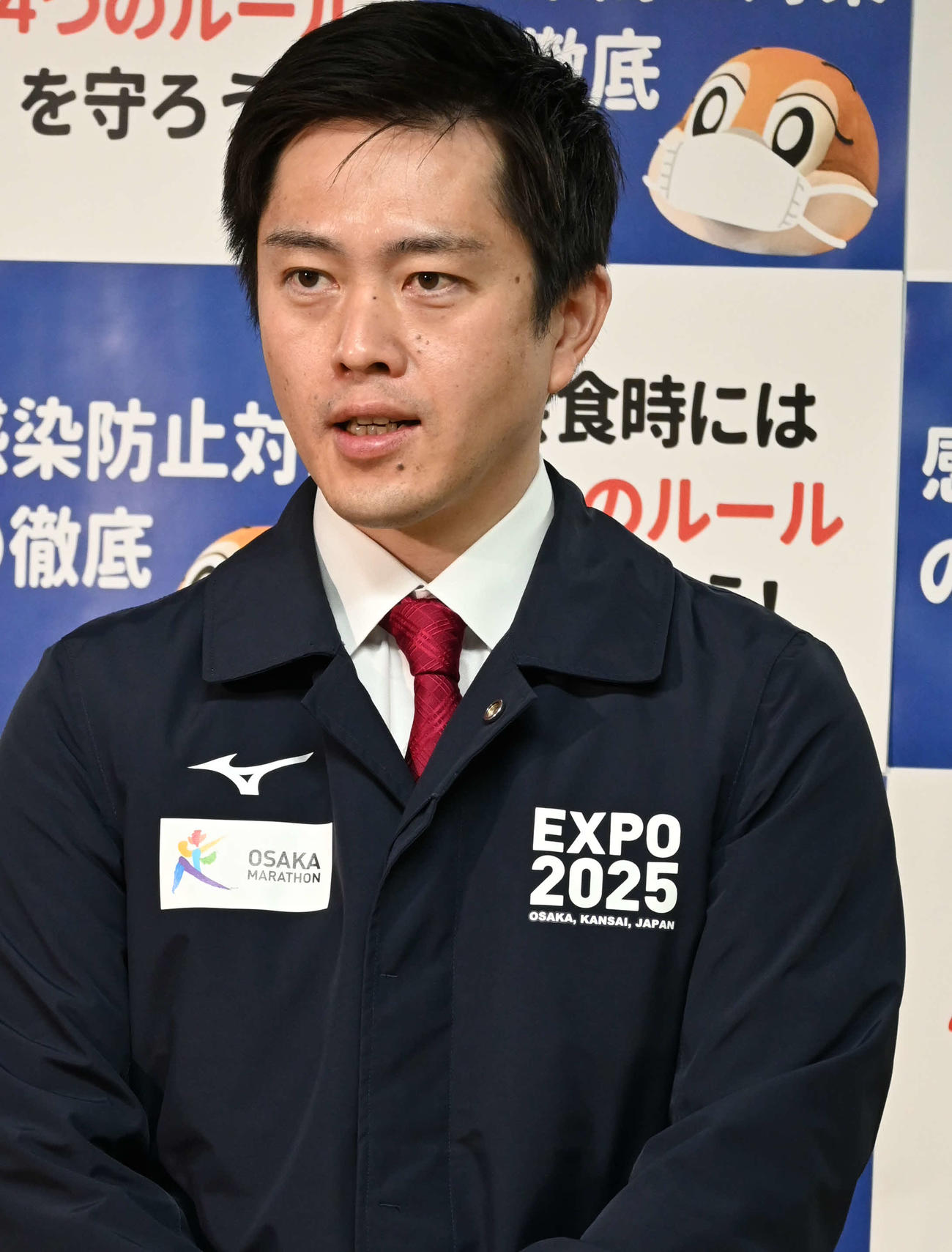 取材に応じる大阪府の吉村洋文知事（撮影・松浦隆司）