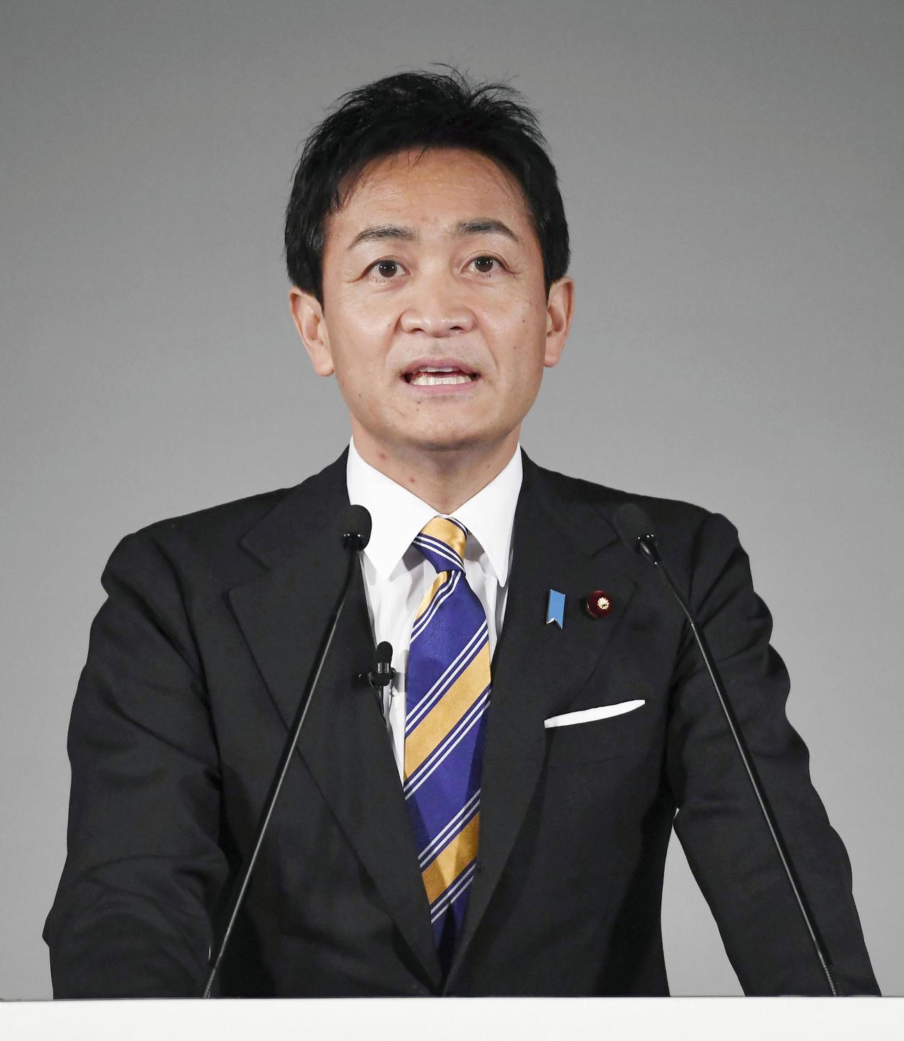国民民主党の党大会であいさつする玉木代表