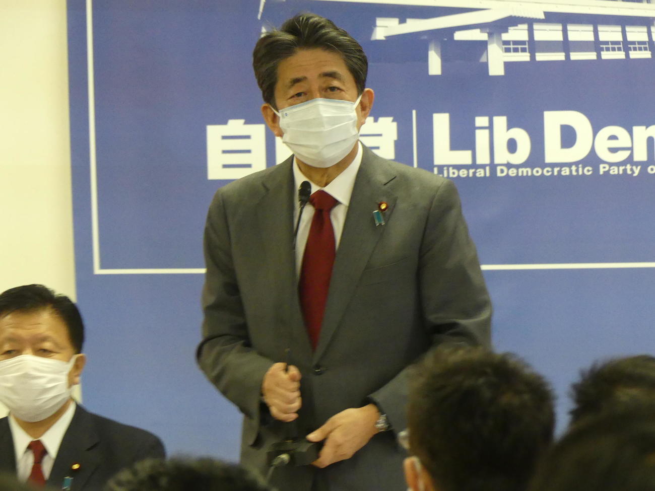 自民党本部の会合で、ロシアのウクライナへの侵攻を非難した安倍晋三元首相
