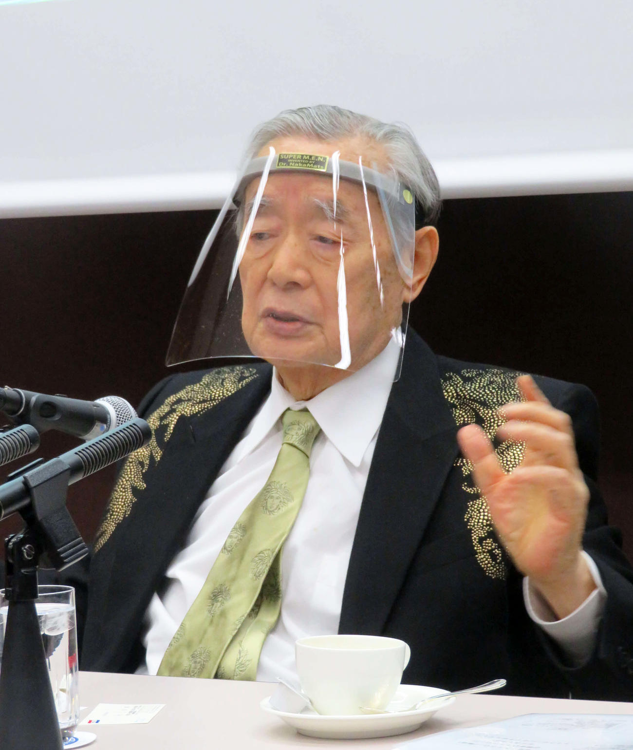 会見で「オミクロンシェルター」を発表するドクター・中松氏（撮影・村上幸将）