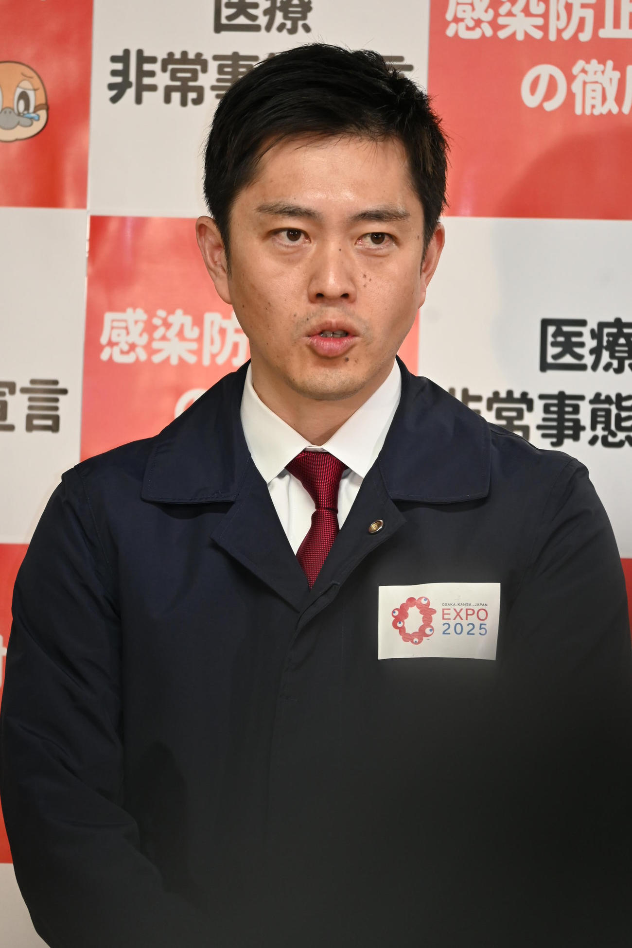 取材に応じる大阪府の吉村洋文知事（撮影・松浦隆司）
