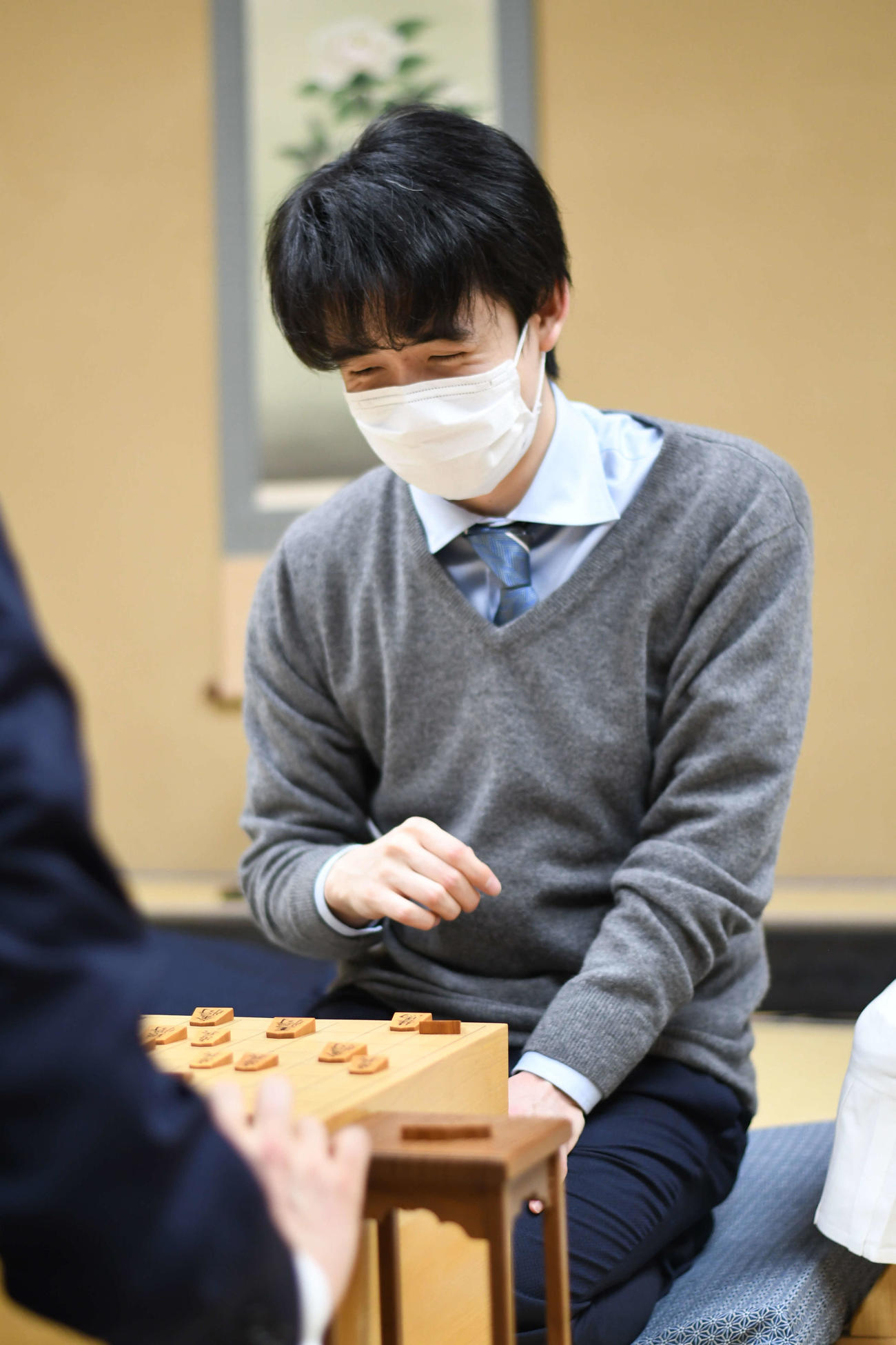 佐々木勇気七段を下してA級初昇級を決めた藤井聡太竜王（日本将棋連盟提供）