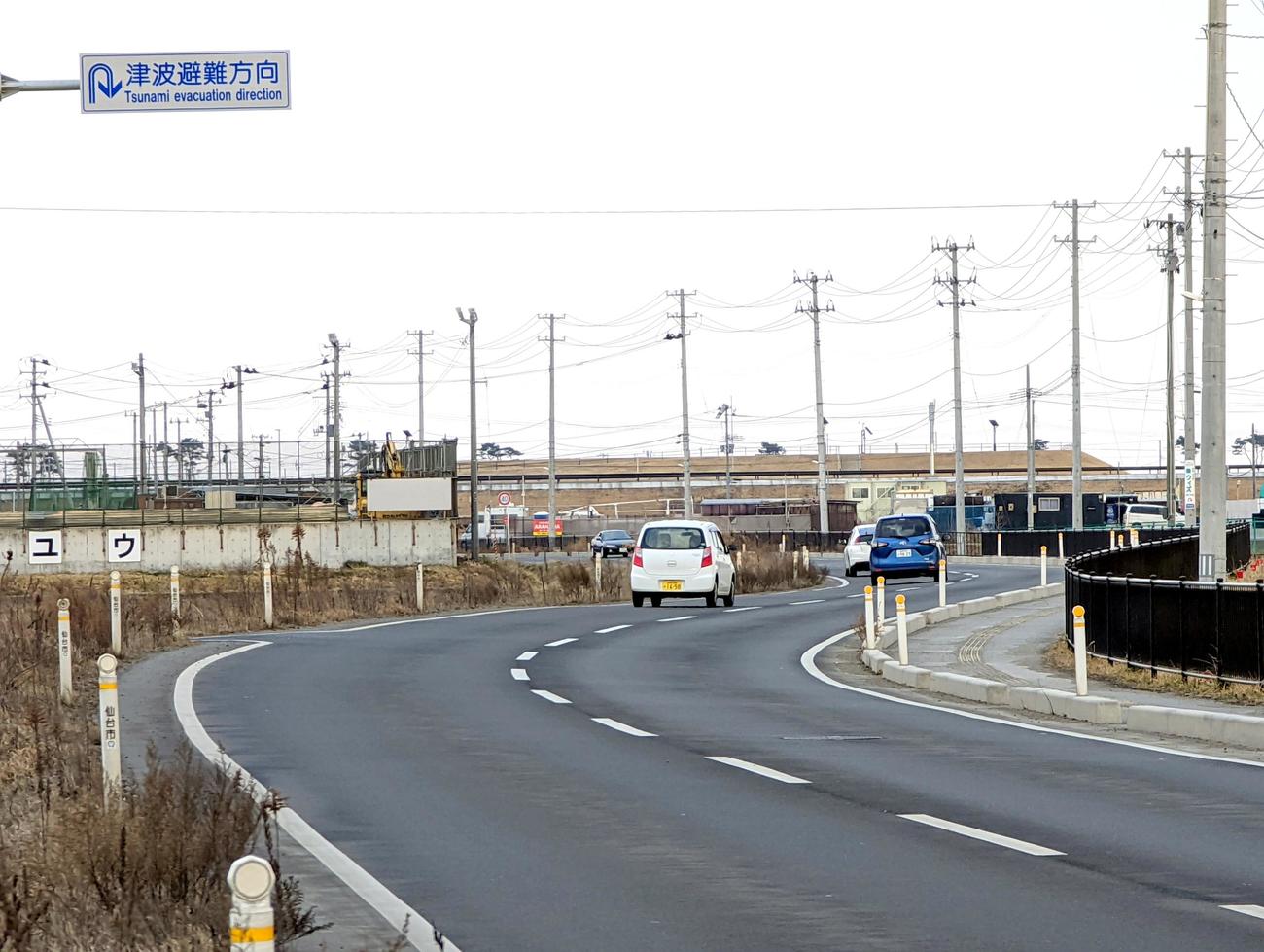 22年3月9日に撮影した仙台市荒浜。震災当時はこの場所から沿岸部まで見渡せたが、かさ上げ道路が整備され、今は見ることが出来ない（撮影・三須一紀）