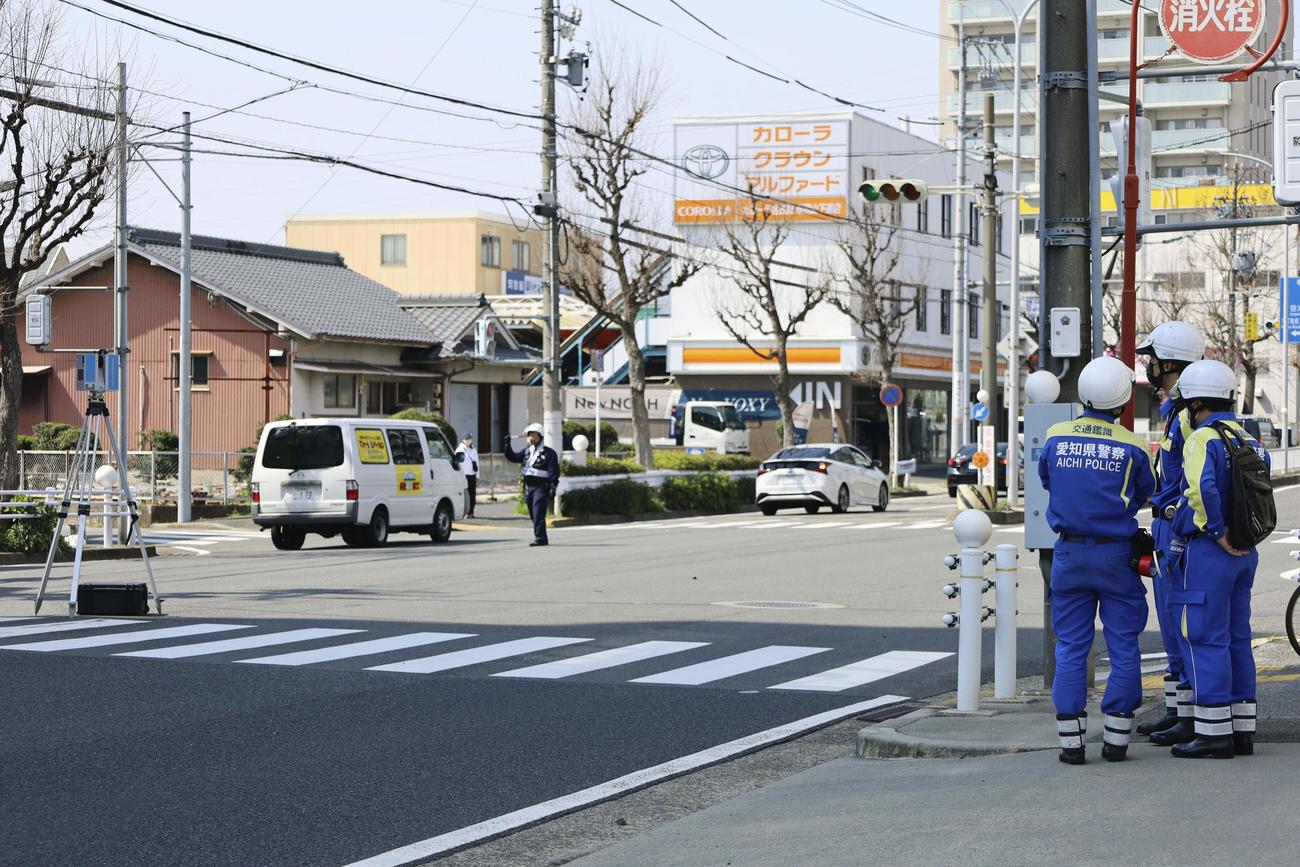 女児2人がはねられた事故現場（共同）