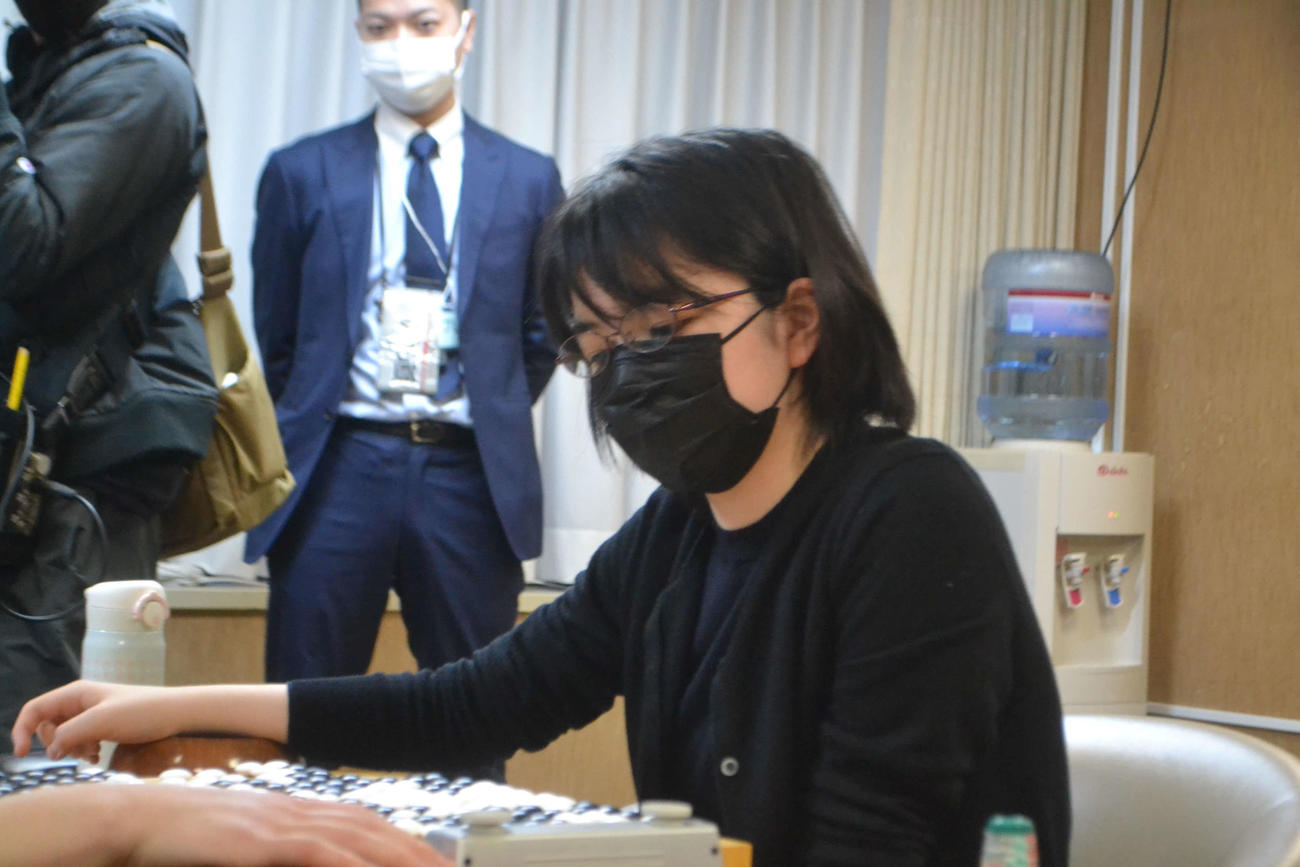 向井千瑛六段を下して5勝1敗でリーグを終え、プレーオフ進出の権利を得た仲邑菫二段