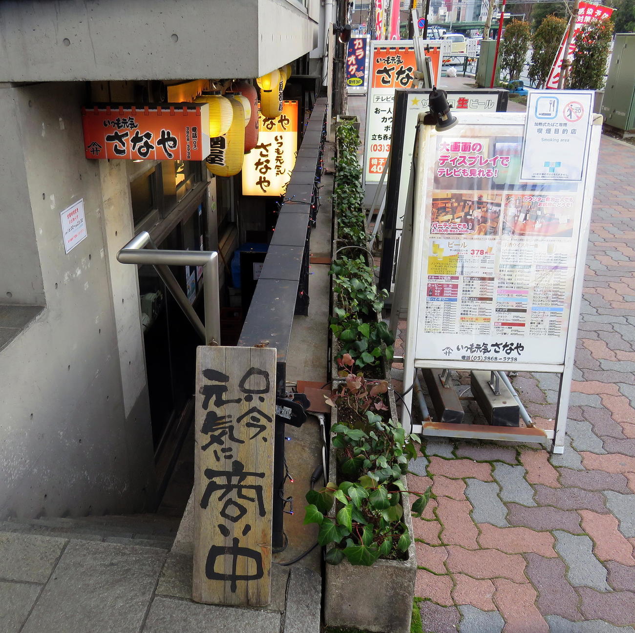 巨人カラーのオレンジを基調とした「いつも元気さなや」（撮影・鎌田直秀）