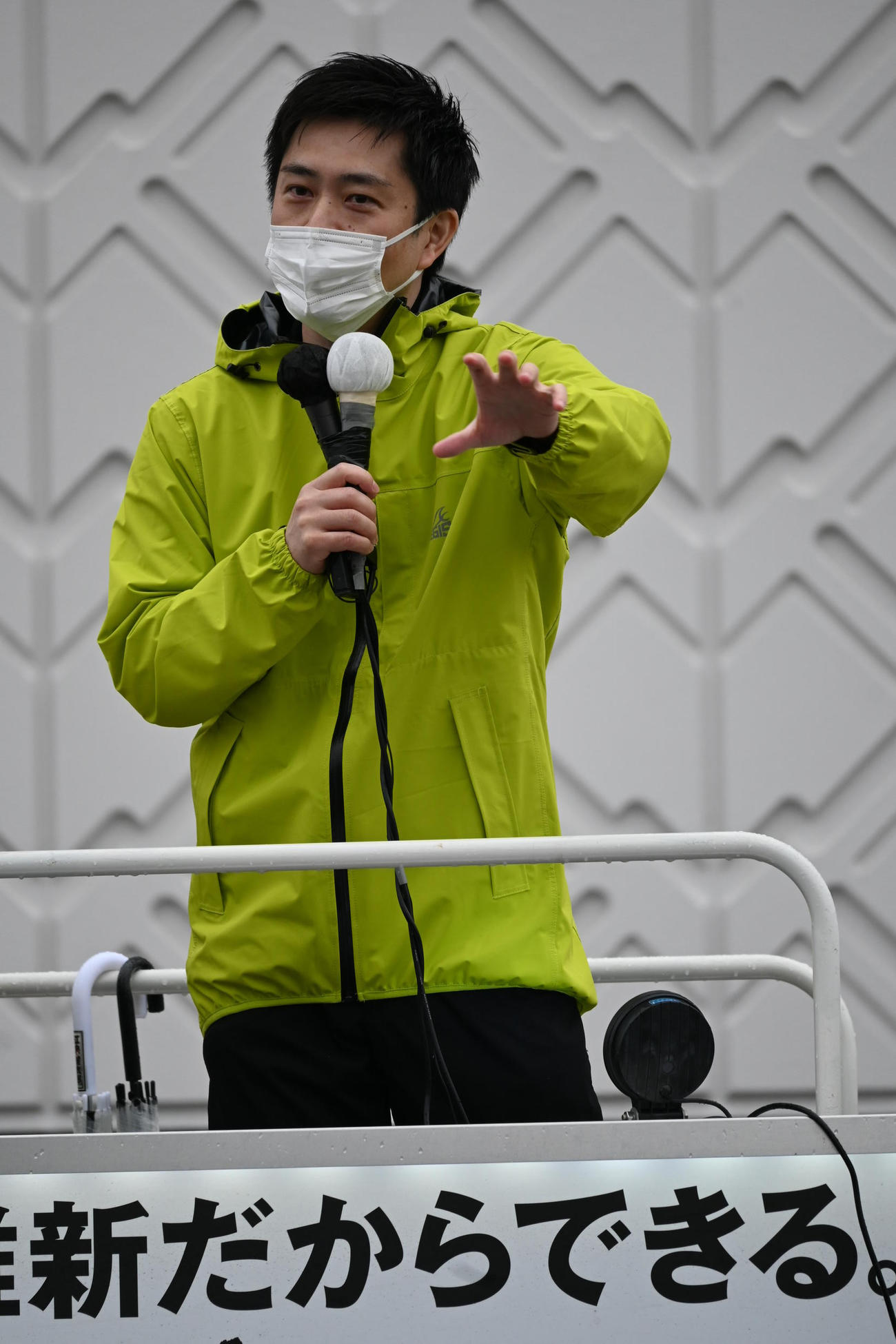 兵庫県西宮市長選の維新公認の新人候補の応援に駆けつけた日本維新の会の副代表の大阪府の吉村洋文知事（撮影・松浦隆司）
