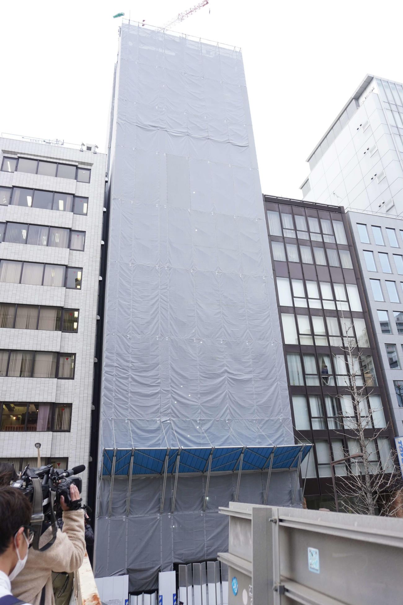 エレベーターが落下したと通報があった東京・銀座のビルの様子（撮影・沢田直人）