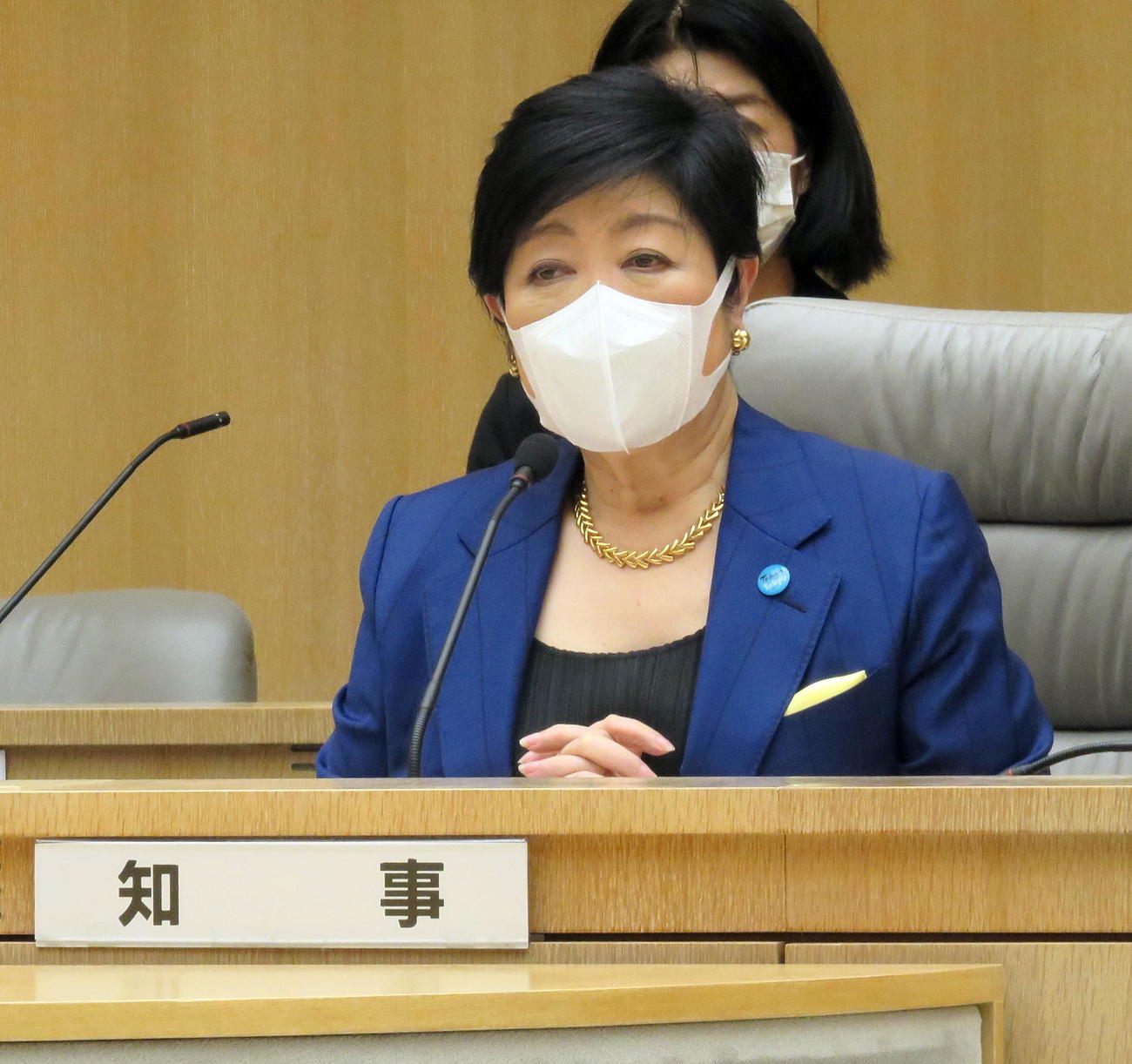 新年度初回の庁議であいさつする小池百合子知事（撮影・鎌田直秀）