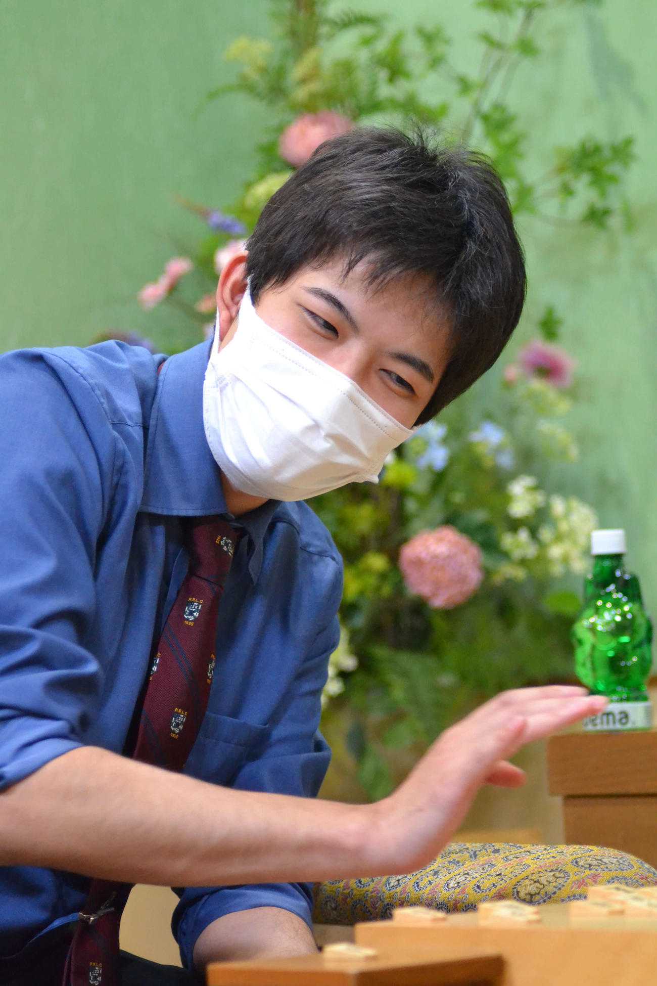 藤井聡太叡王への初挑戦権を獲得し、タイトル戦初登場で昇段も決めた出口若武六段