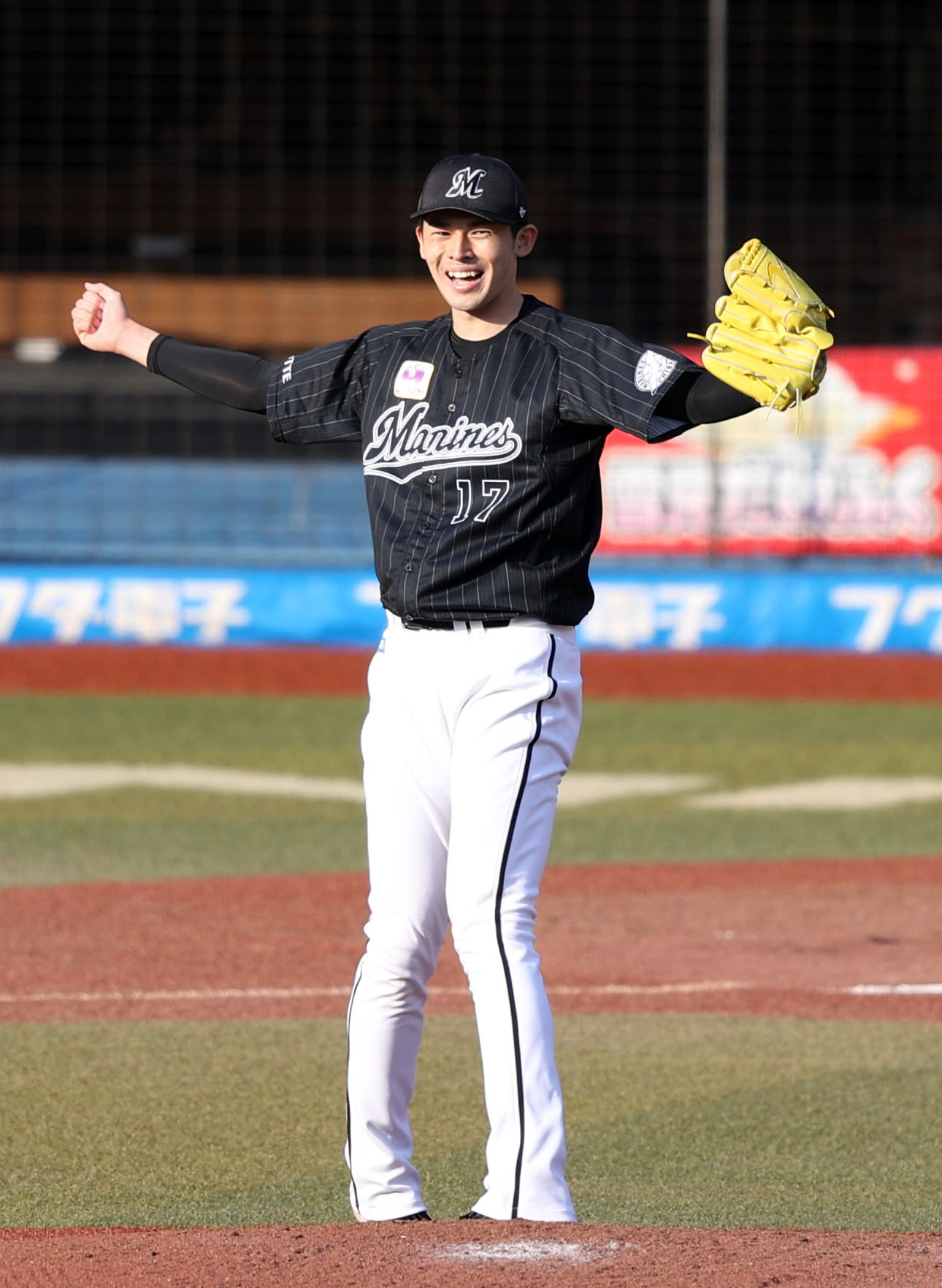 4月10日、オリックス戦で完全試合を達成したロッテ佐々木朗希