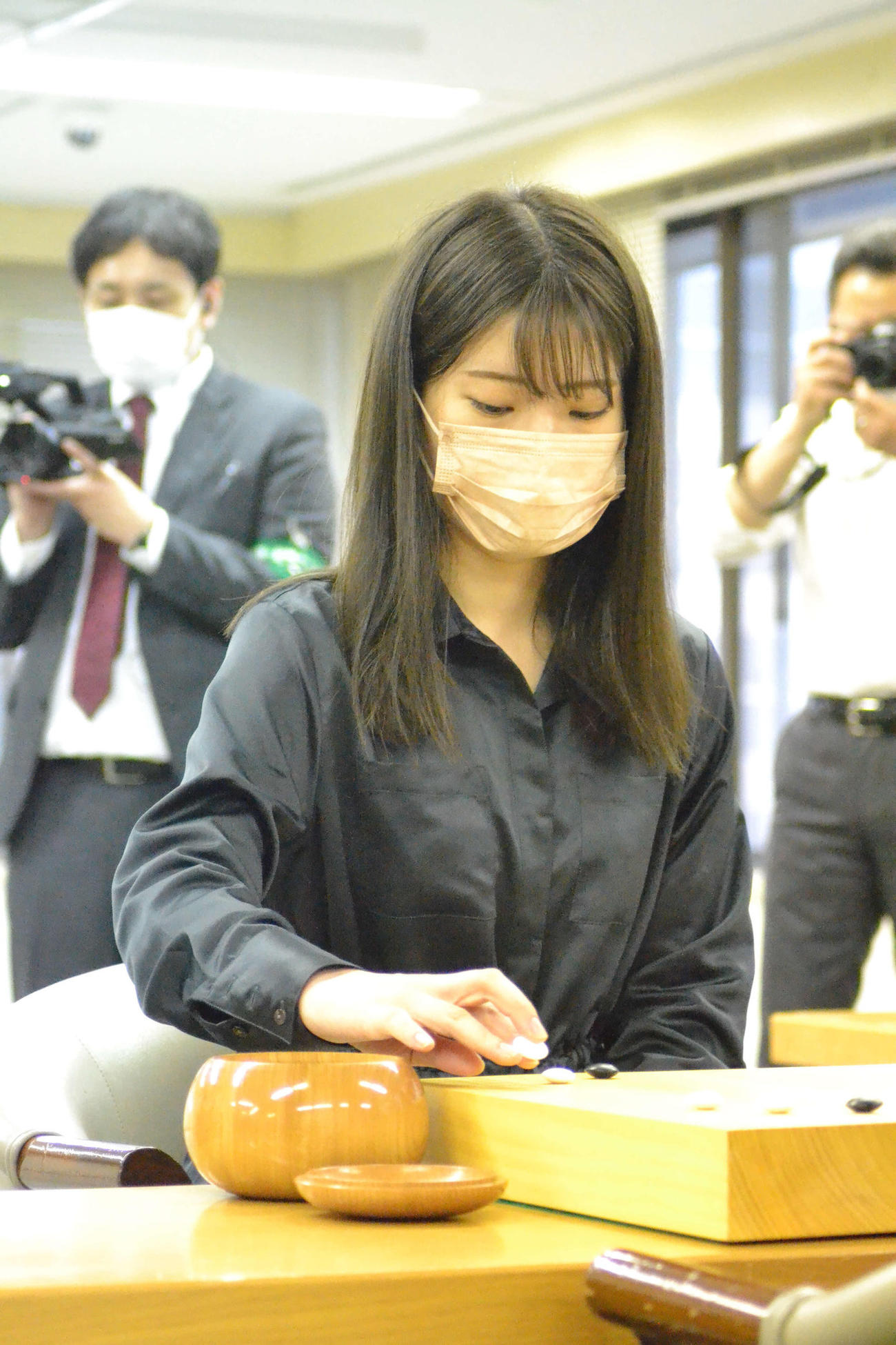 白番の藤沢里菜女流名人は5連覇を目指す