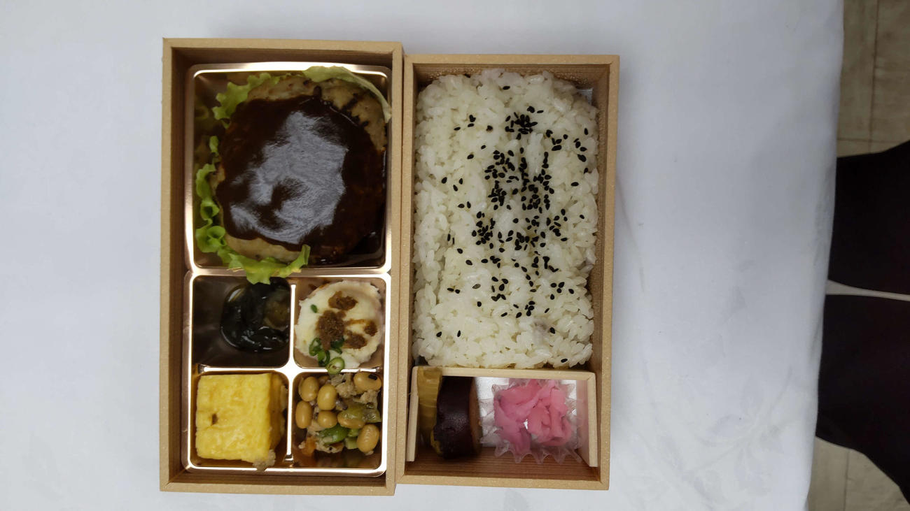 仲邑菫二段の昼食は「ご馳走たか波」の「国産牛デミグラスハンバーグ＆鯛めし御膳」