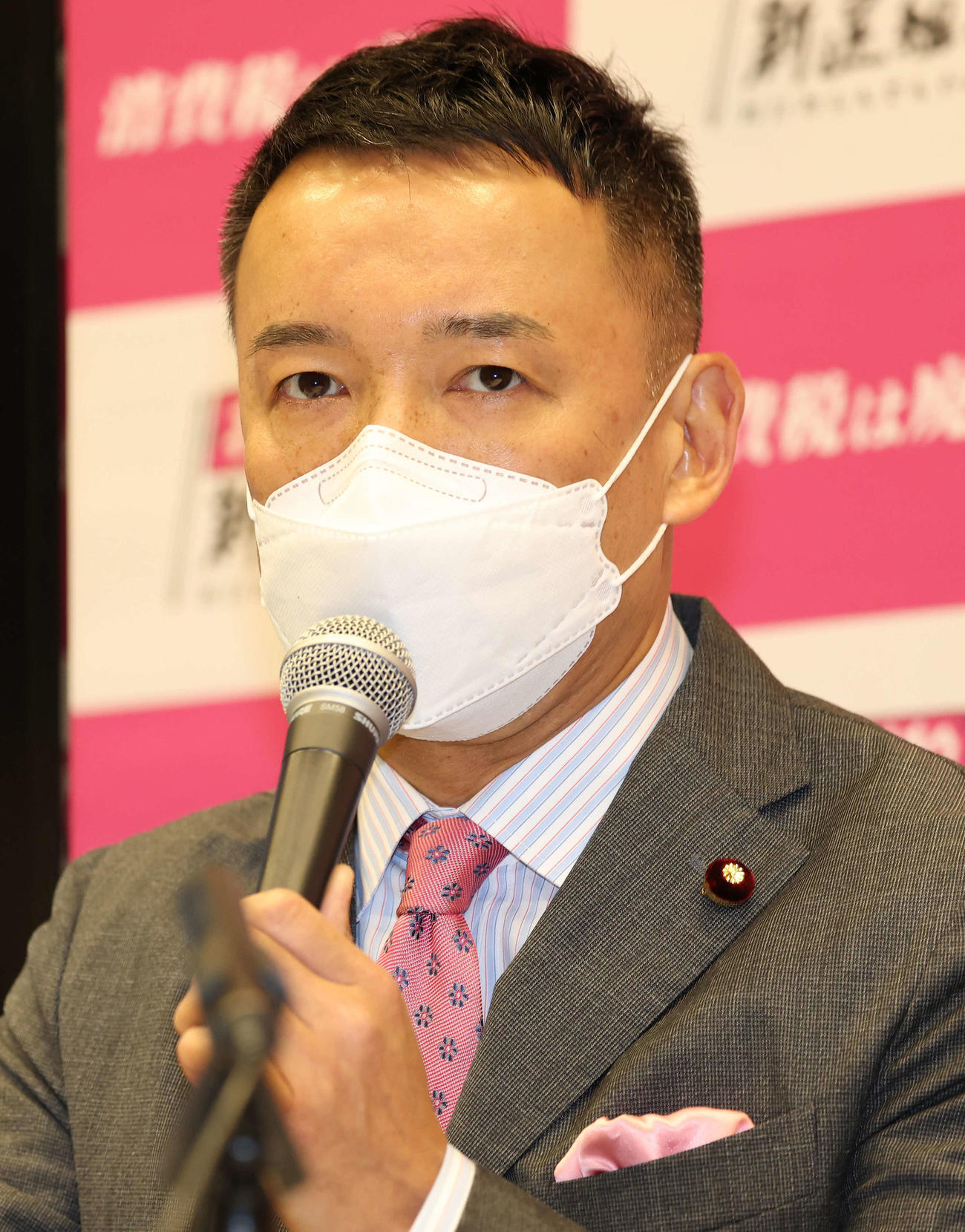 議員辞職の記者会見をするれいわ新選組代表の山本太郎氏（撮影・丹羽敏通）